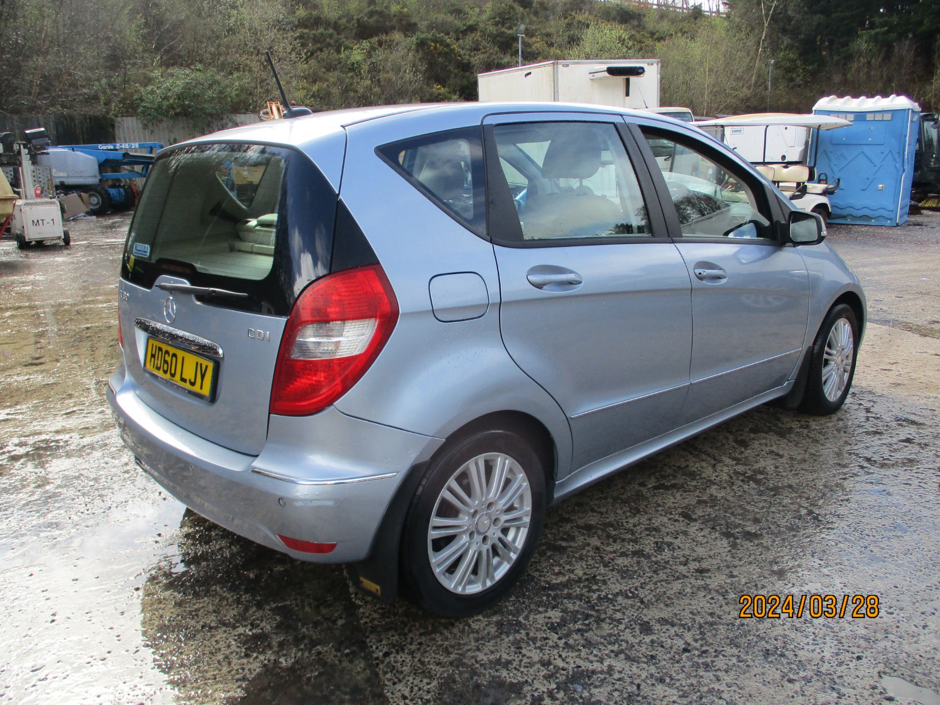 10/60 MERCEDES A180 CDI ELEGANCE SE CVT - 1991cc 5dr Hatchback (Blue) - Image 6 of 17