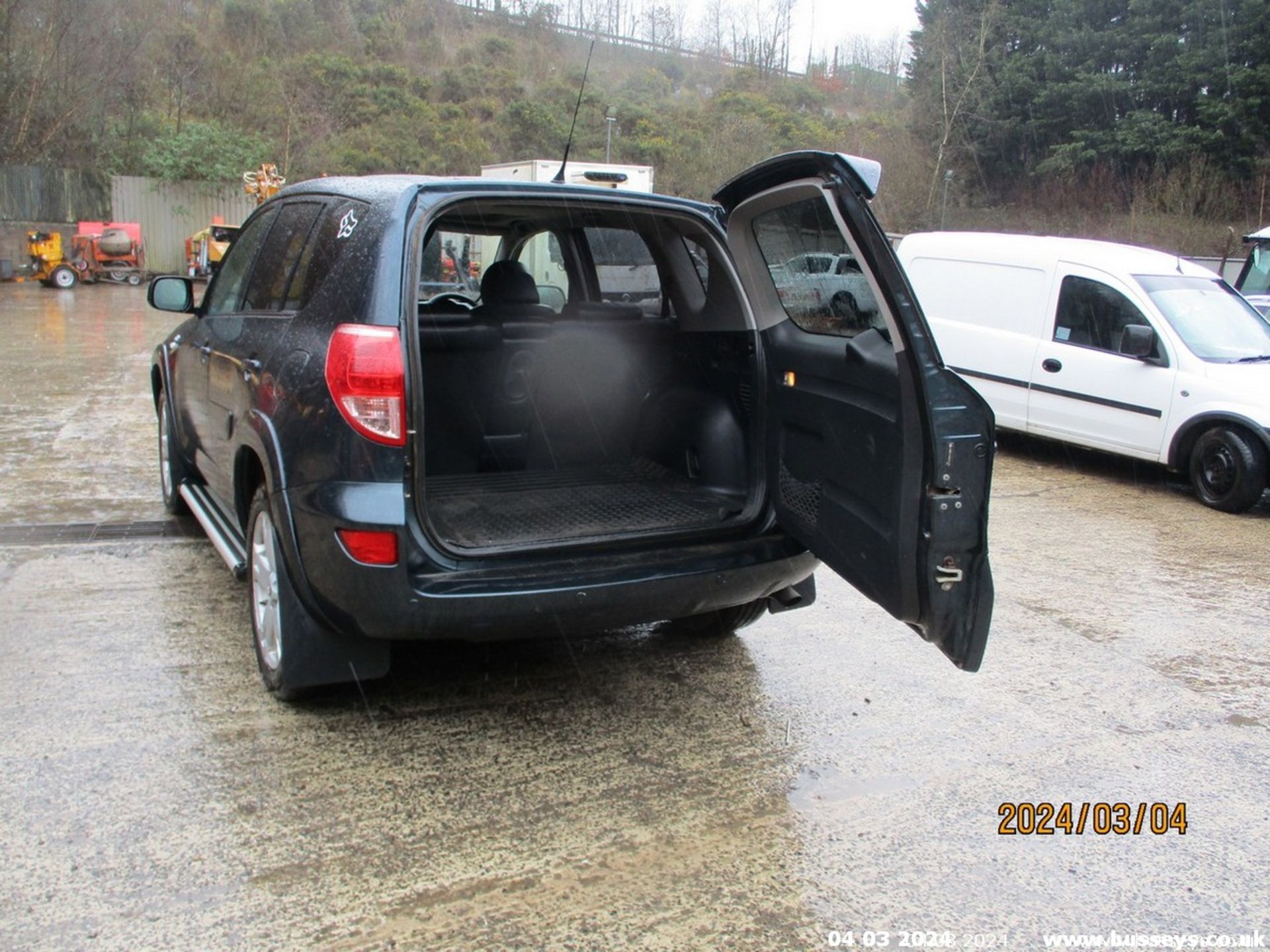 06/06 TOYOTA RAV4 T180 D-4D - 2231cc 5dr Estate (Green, 176k) - Image 73 of 74