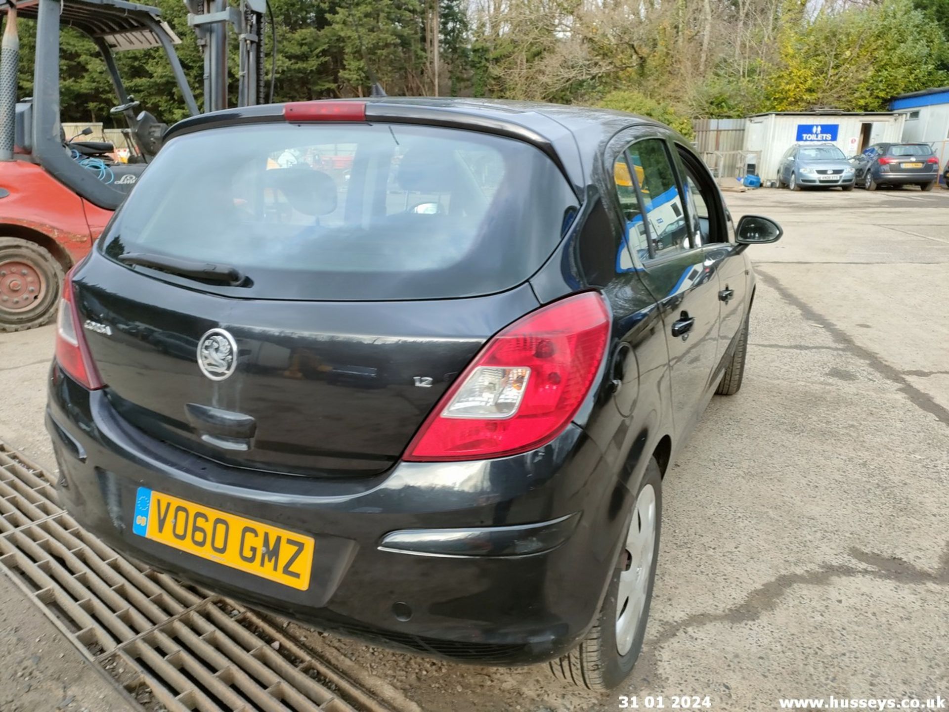 10/60 VAUXHALL CORSA EXCLUSIV - 1229cc 5dr Hatchback (Black, 124k) - Image 26 of 45