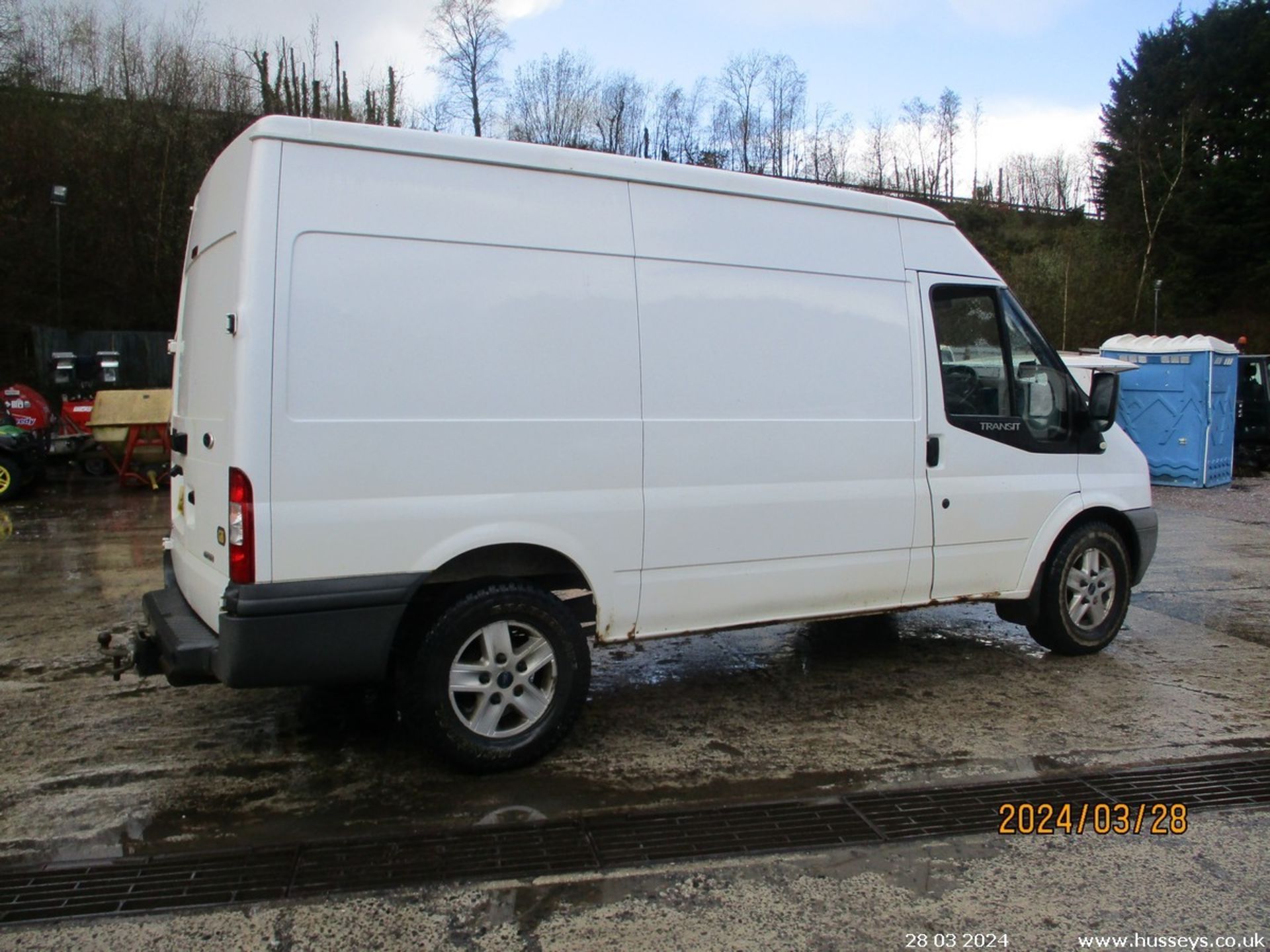 09/09 FORD TRANSIT 140 T350L AWD - 2402cc 5dr Van (White, 156k) - Image 5 of 20