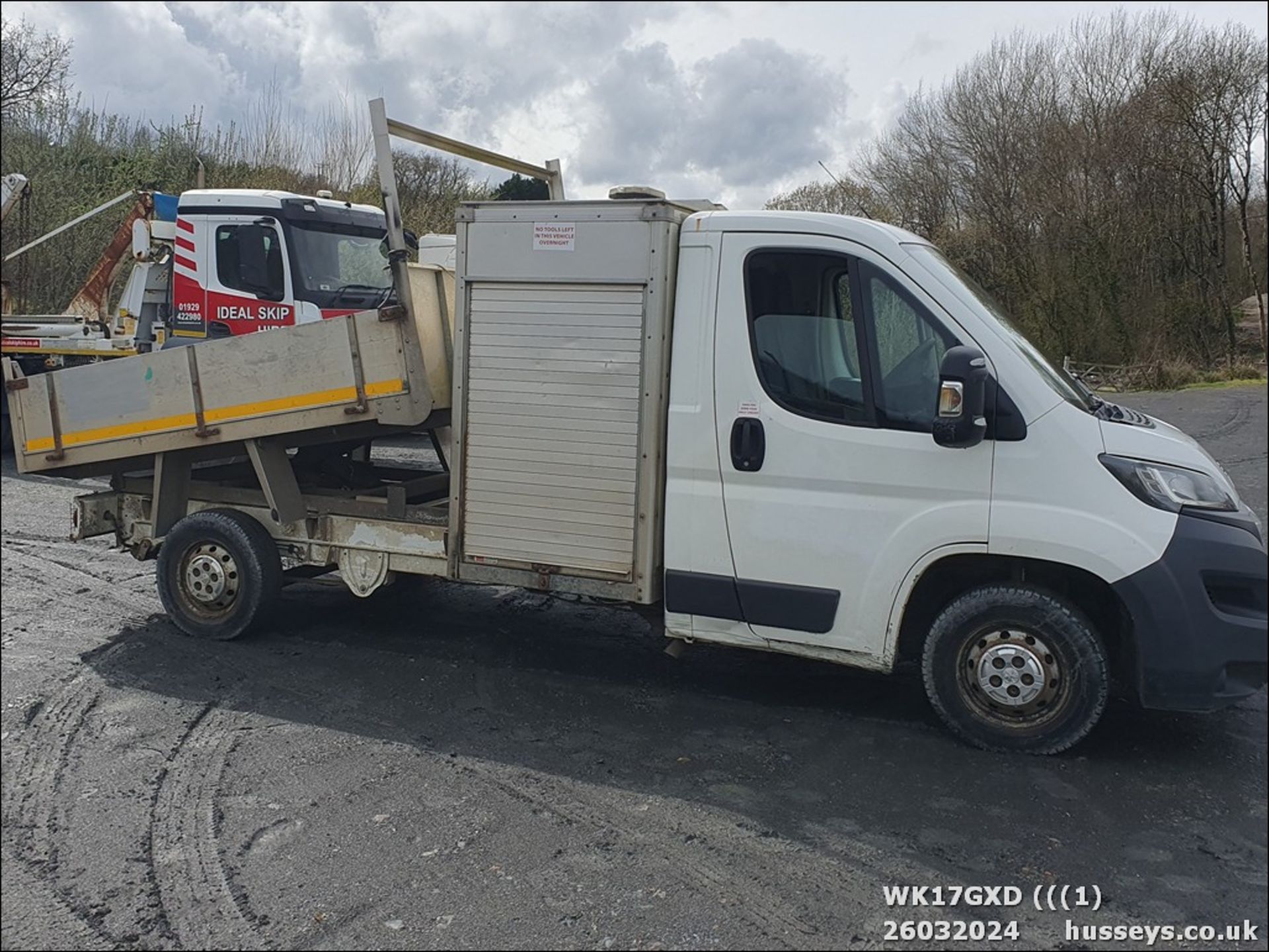 17/17 PEUGEOT BOXER 335 L2S BLUE HDI - 1997cc 2dr Tipper (White)