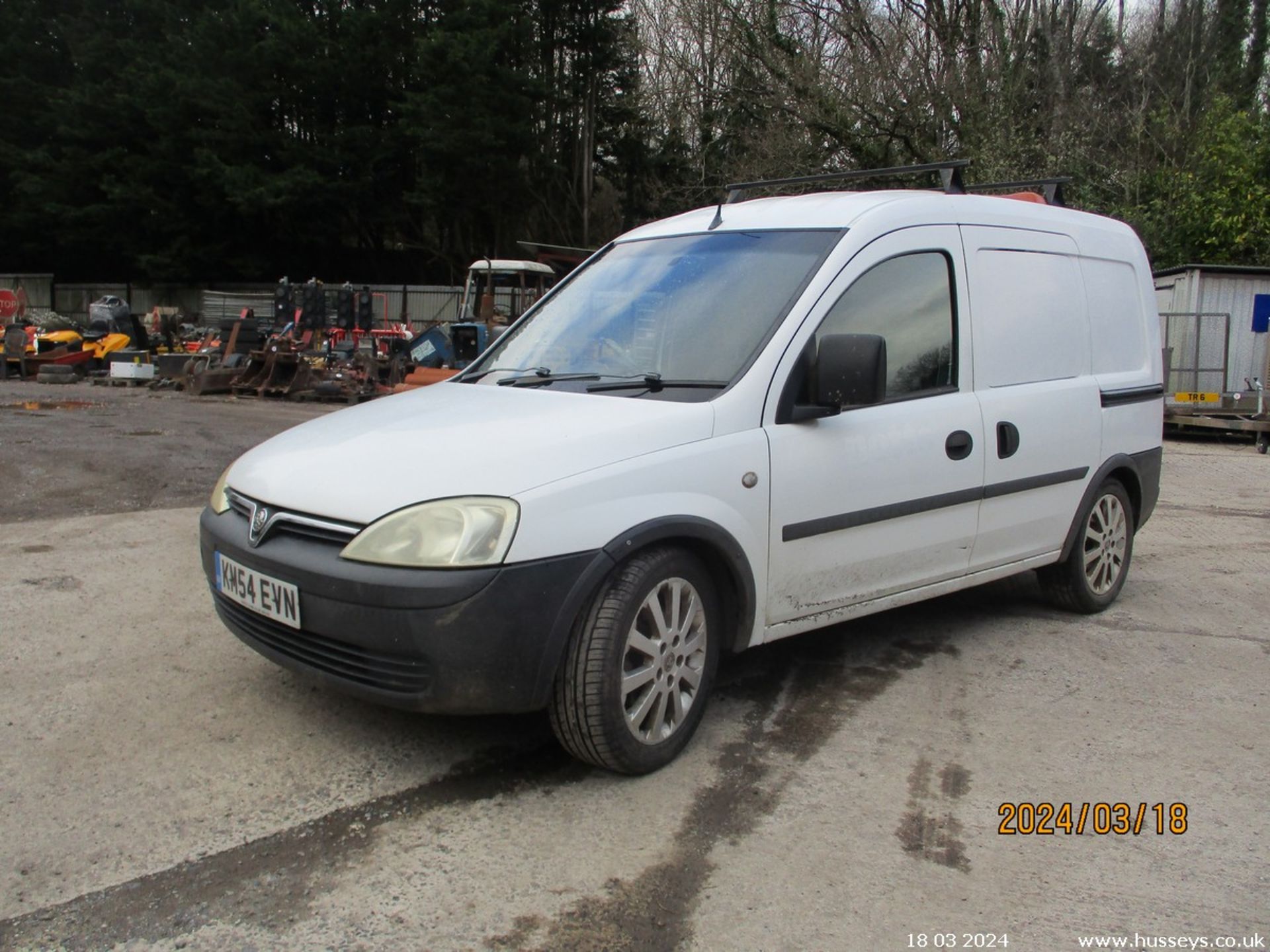 04/54 VAUXHALL COMBO 1700 CDTI 16V - 1686cc 4dr Van (White, 119k) - Image 9 of 26