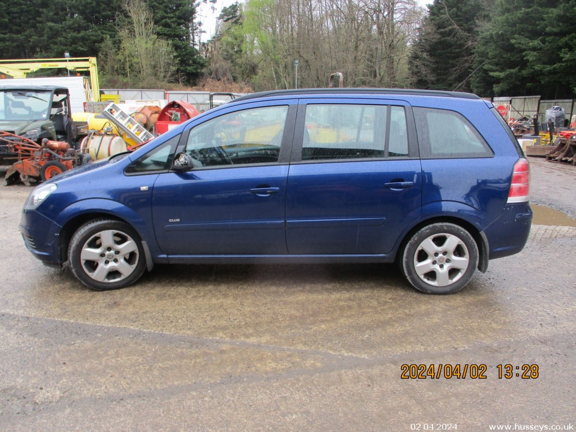 06/56 VAUXHALL ZAFIRA CLUB AUTO - 2198cc 5dr MPV (Blue, 117k) - Image 8 of 21