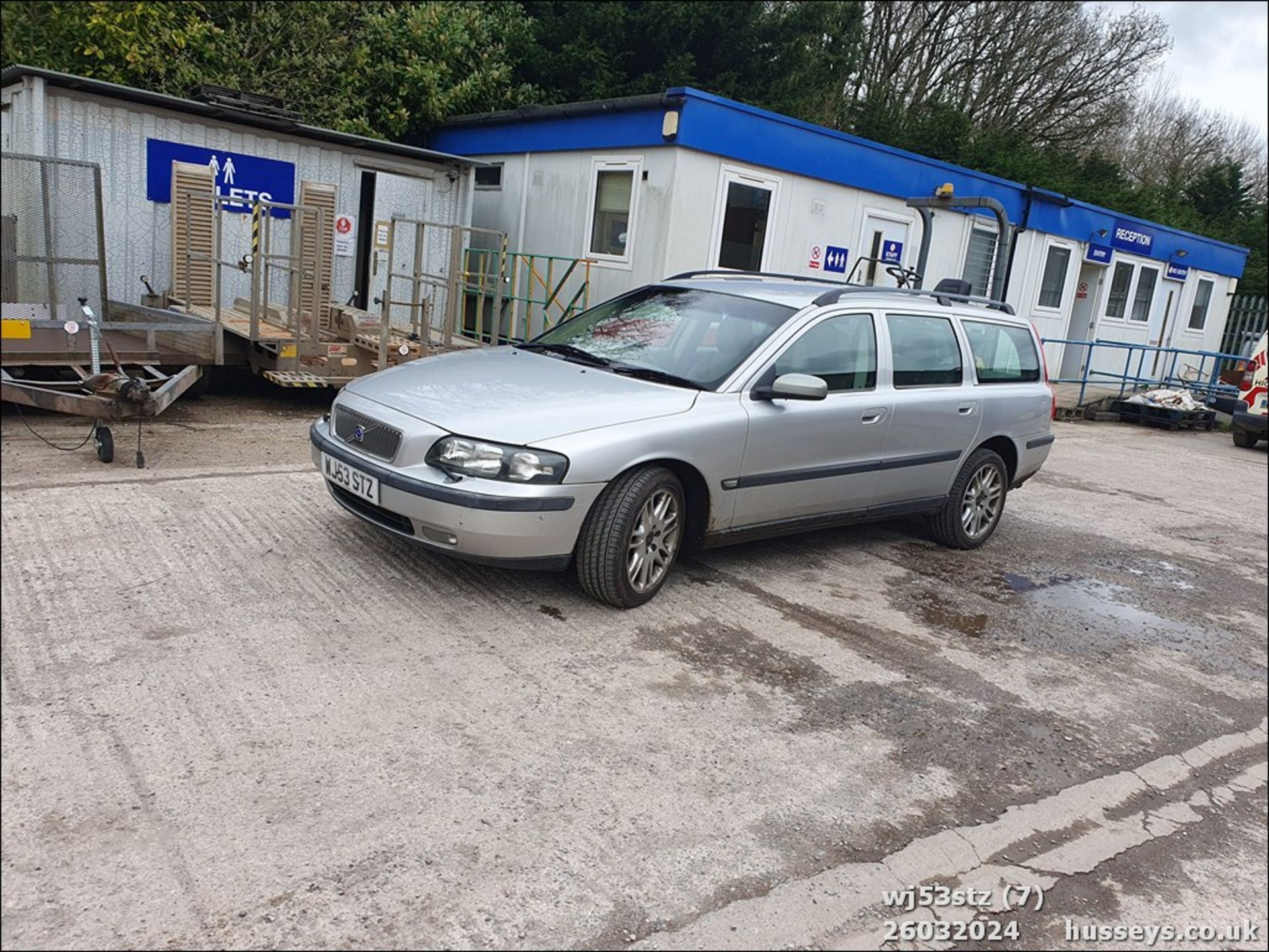 03/53 VOLVO V70 AWD SE T - 2521cc 5dr Estate (Silver, 149k) - Image 8 of 46