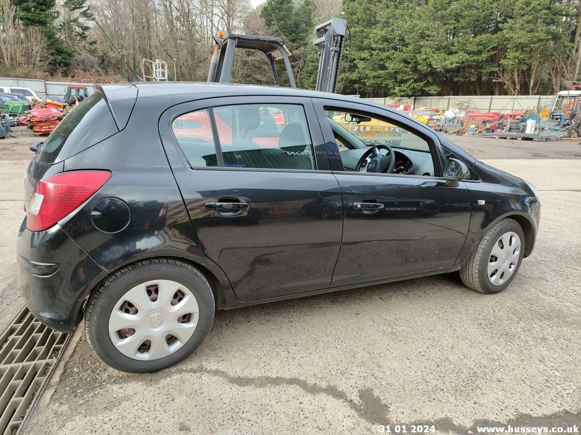 10/60 VAUXHALL CORSA EXCLUSIV - 1229cc 5dr Hatchback (Black, 124k) - Image 33 of 45