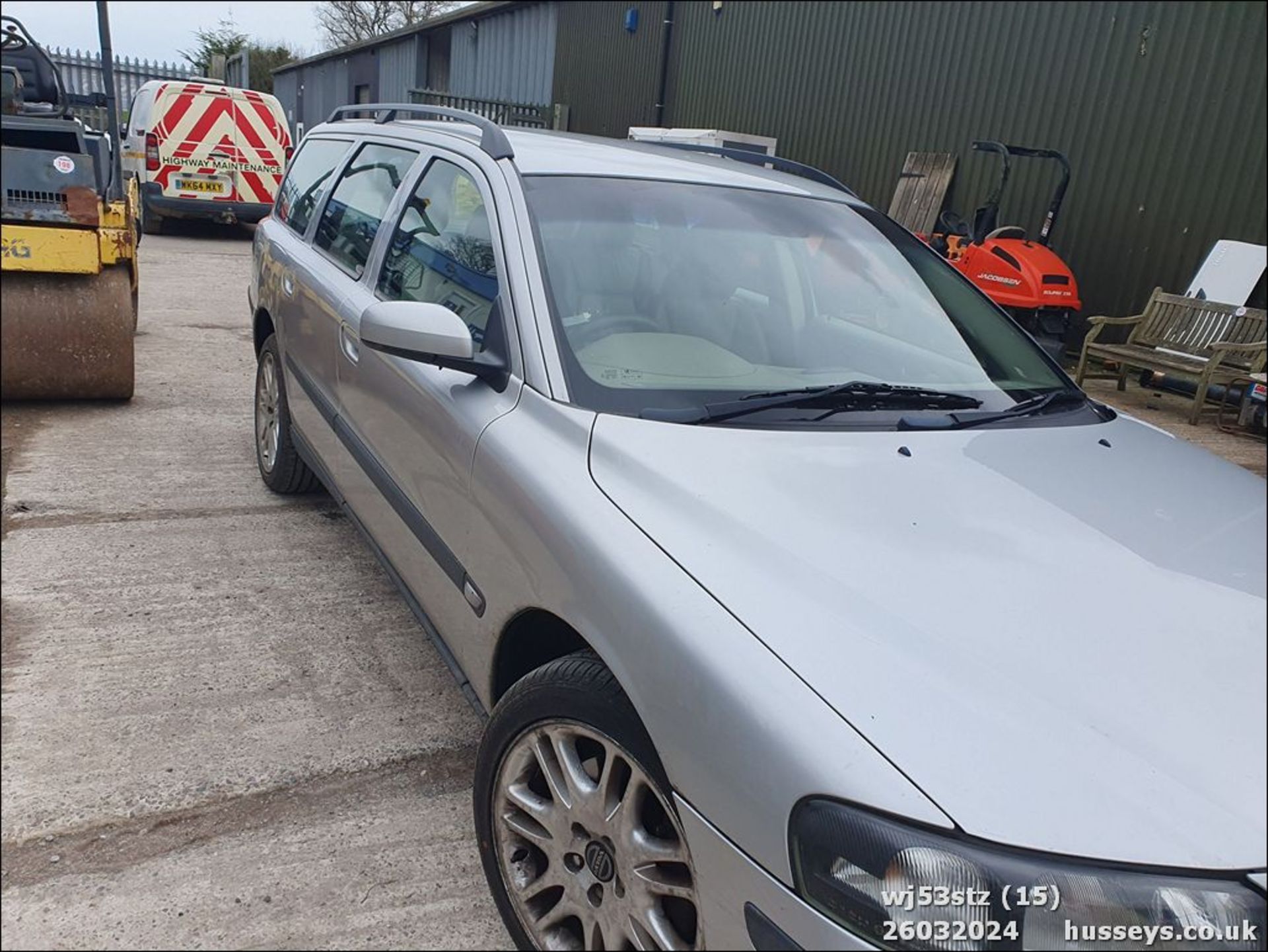 03/53 VOLVO V70 AWD SE T - 2521cc 5dr Estate (Silver, 149k) - Image 16 of 46