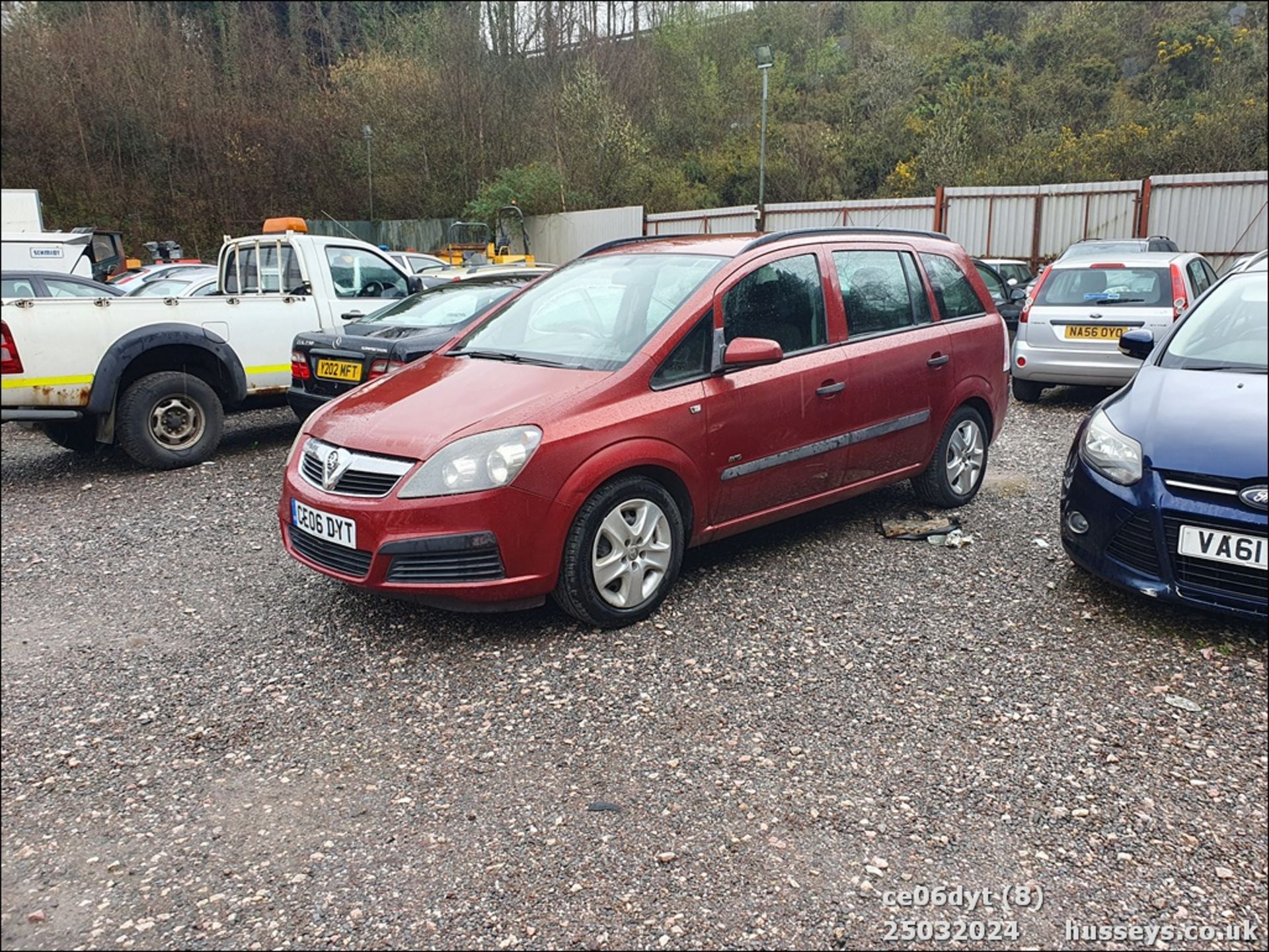 06/06 VAUXHALL ZAFIRA LIFE - 1598cc 5dr MPV (Red) - Image 9 of 42