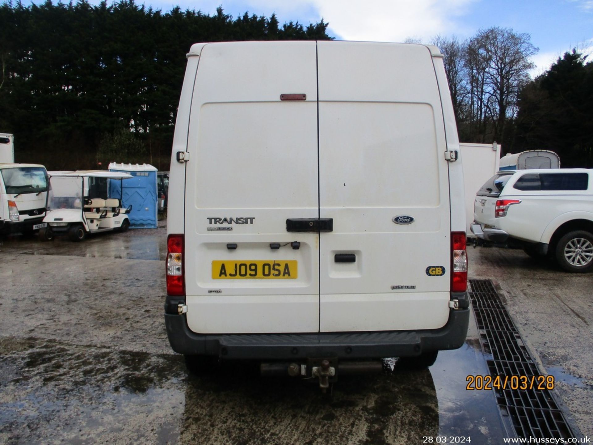 09/09 FORD TRANSIT 140 T350L AWD - 2402cc 5dr Van (White, 156k) - Image 9 of 20