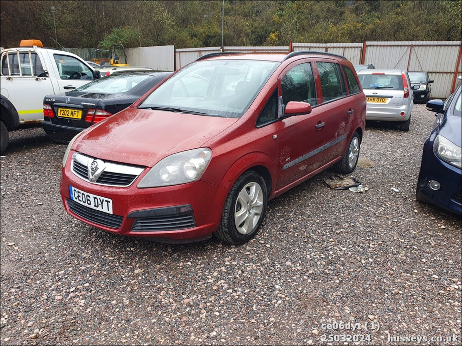 06/06 VAUXHALL ZAFIRA LIFE - 1598cc 5dr MPV (Red) - Image 2 of 42