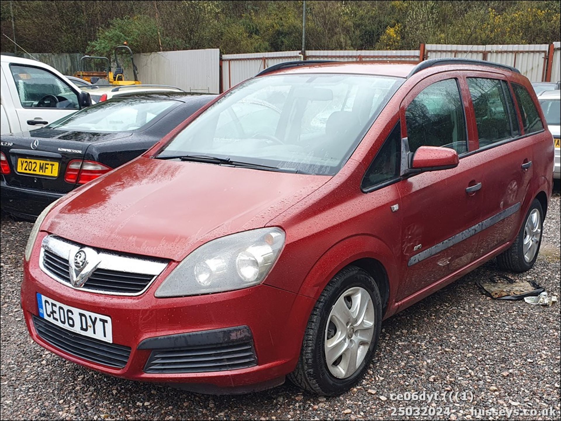 06/06 VAUXHALL ZAFIRA LIFE - 1598cc 5dr MPV (Red)