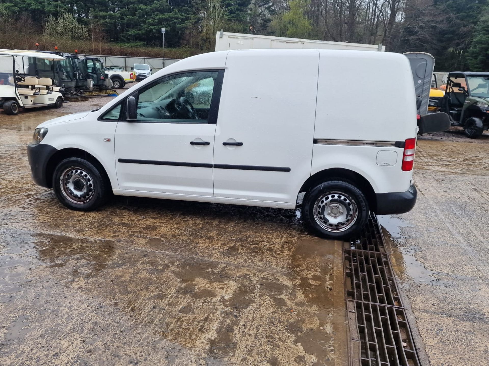 13/63 VOLKSWAGEN CADDY C20 STARTLINE TDI - 1598cc 5dr Van (White, 47k) - Image 14 of 16