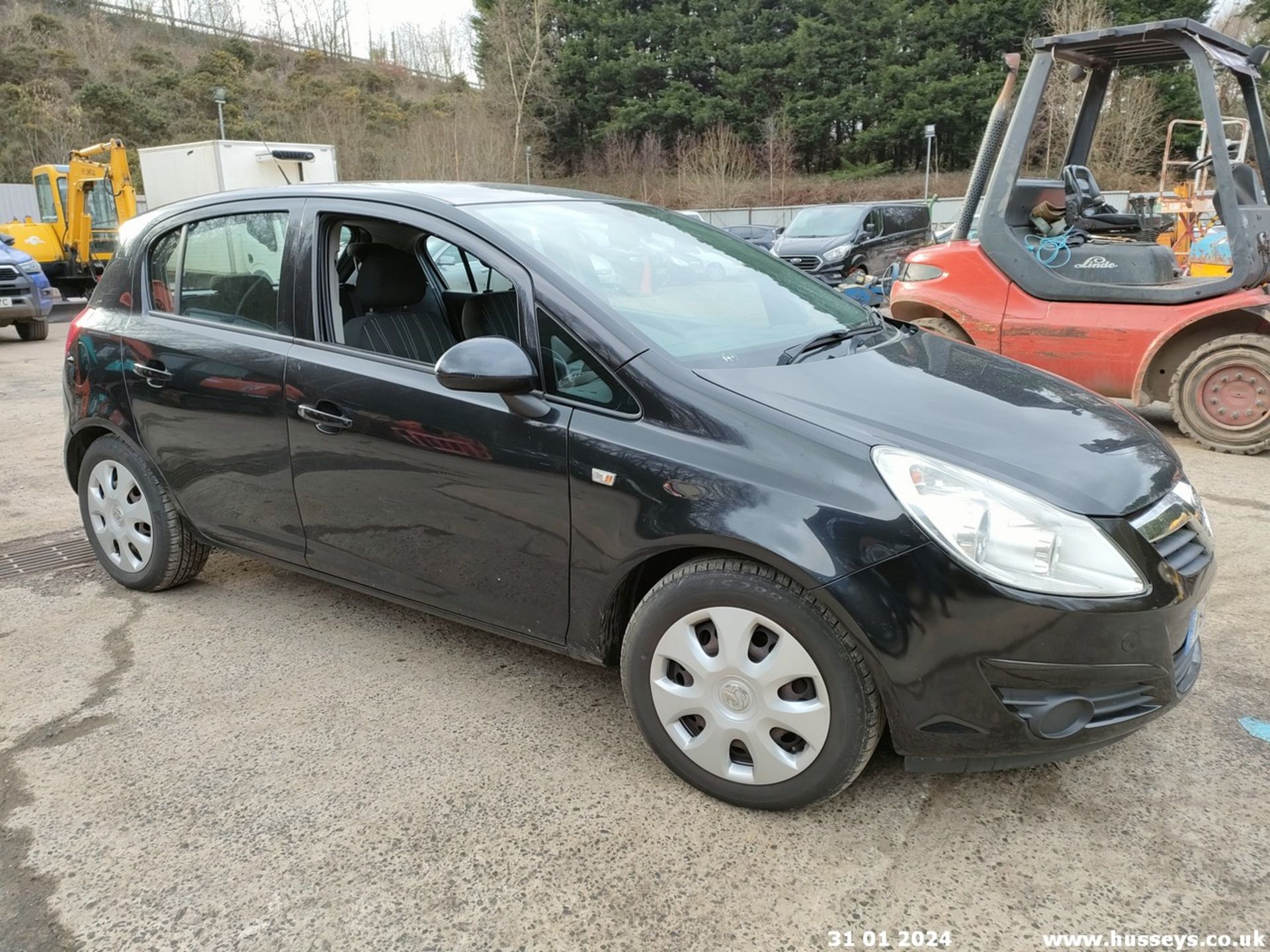 10/60 VAUXHALL CORSA EXCLUSIV - 1229cc 5dr Hatchback (Black, 124k) - Image 2 of 45