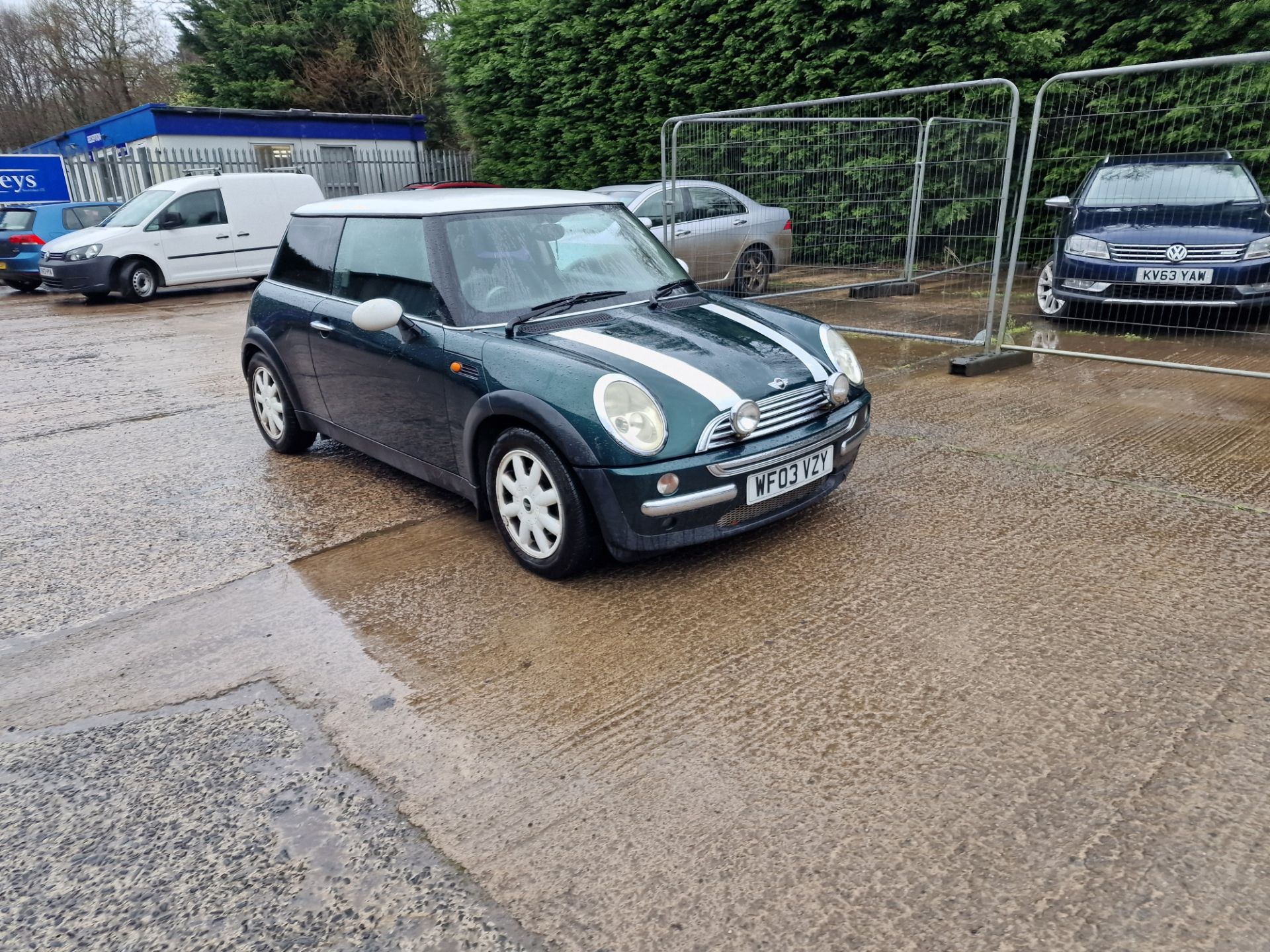 03/03 MINI MINI COOPER - 1598cc 3dr Hatchback (Green, 109k) - Image 8 of 40