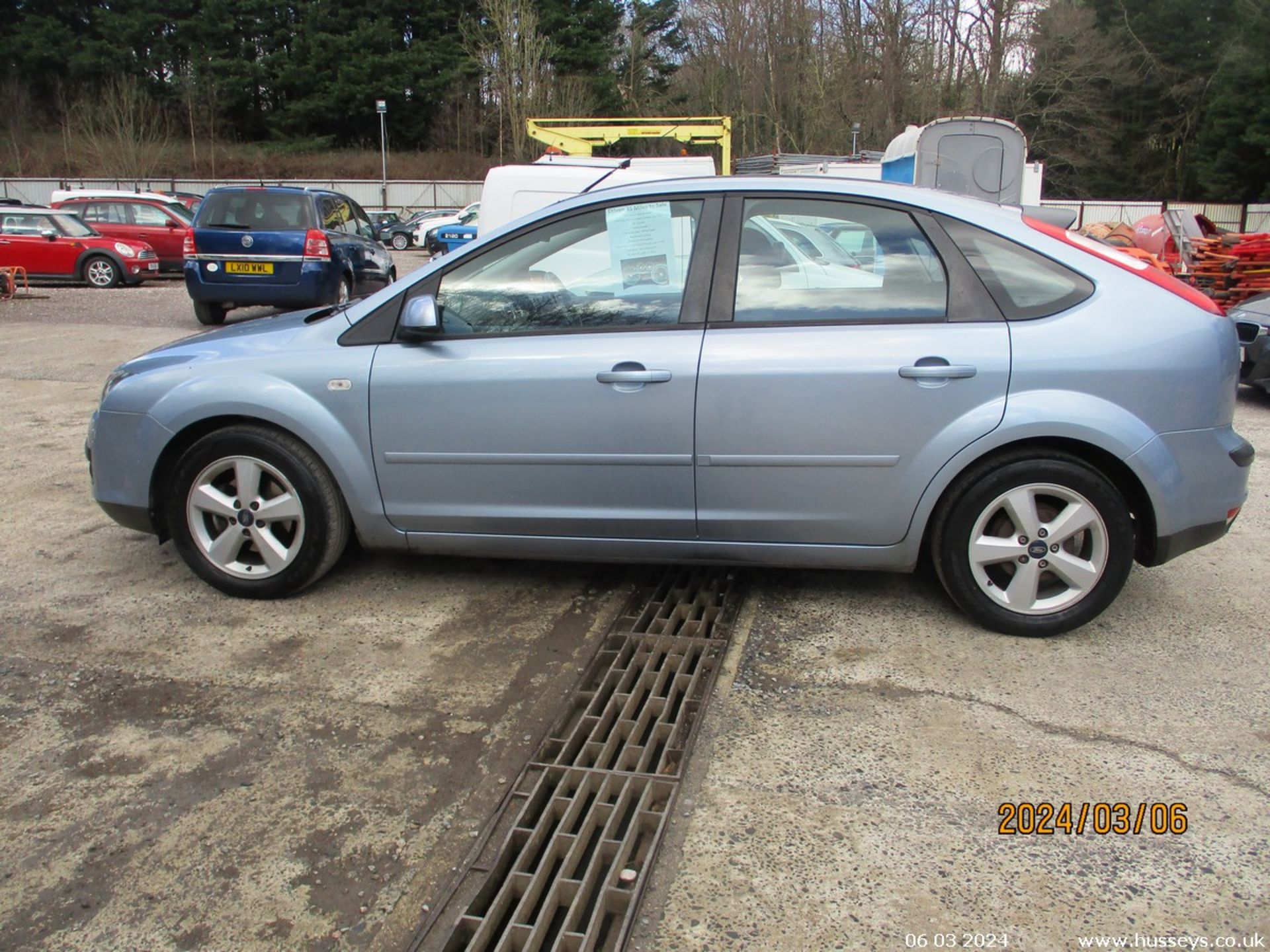 08/07 FORD FOCUS ZETEC CLIMATE - 1596cc 5dr Hatchback (Blue, 153k) - Image 9 of 20