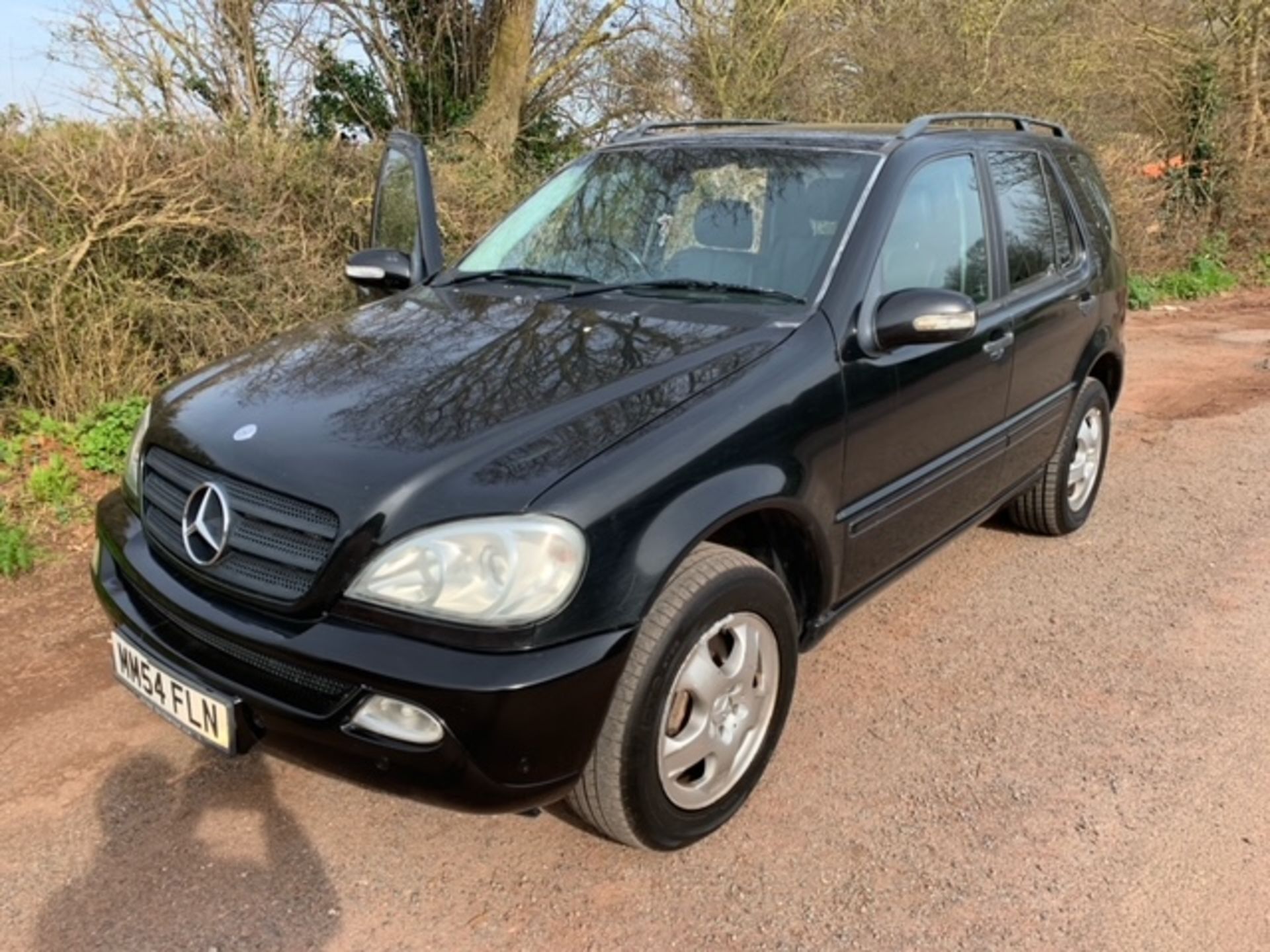 04/54 MERCEDES ML270 CDI AUTO - 2688cc 5dr Estate (Black, 163k) - Image 11 of 17