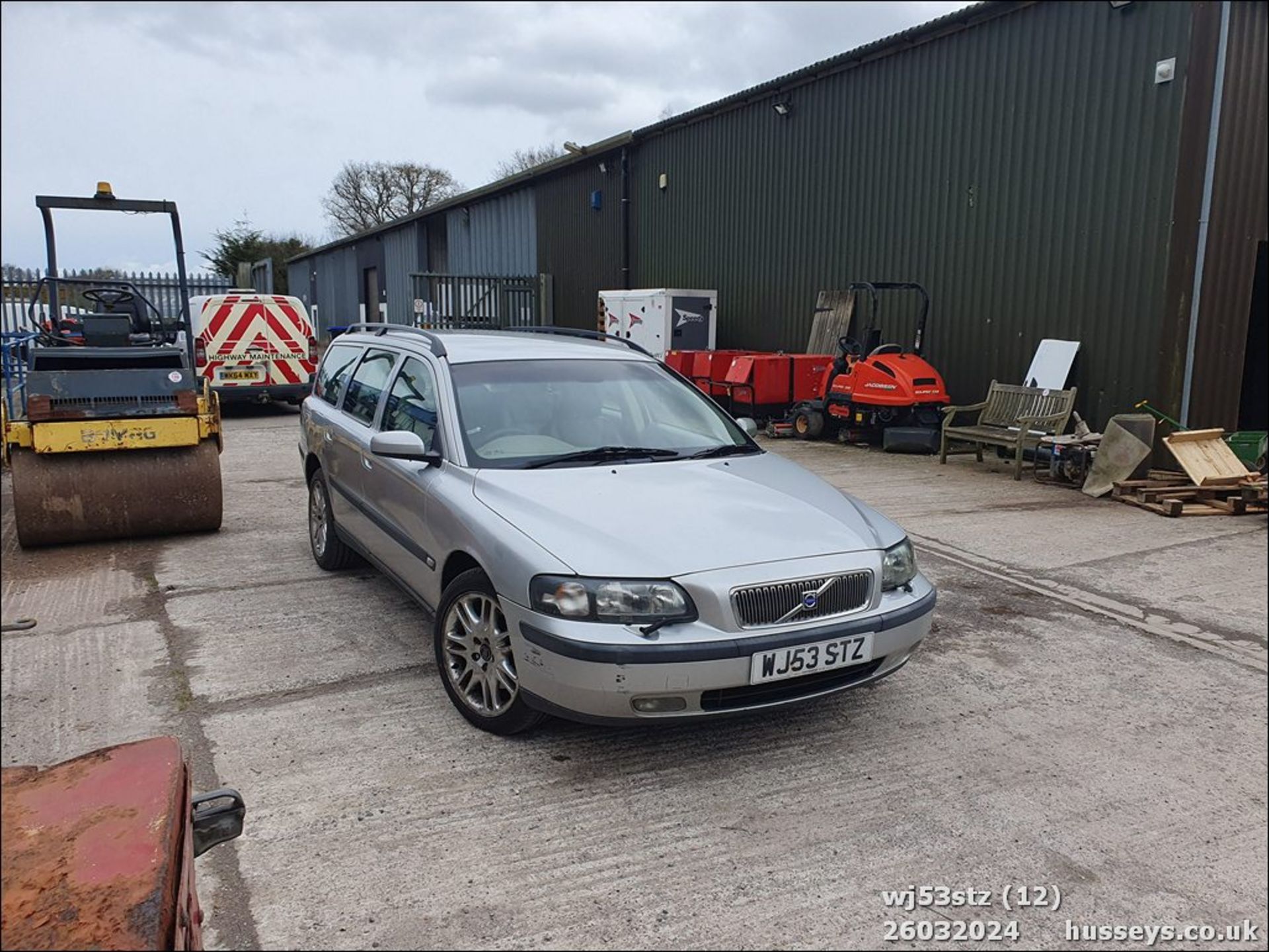 03/53 VOLVO V70 AWD SE T - 2521cc 5dr Estate (Silver, 149k) - Image 13 of 46