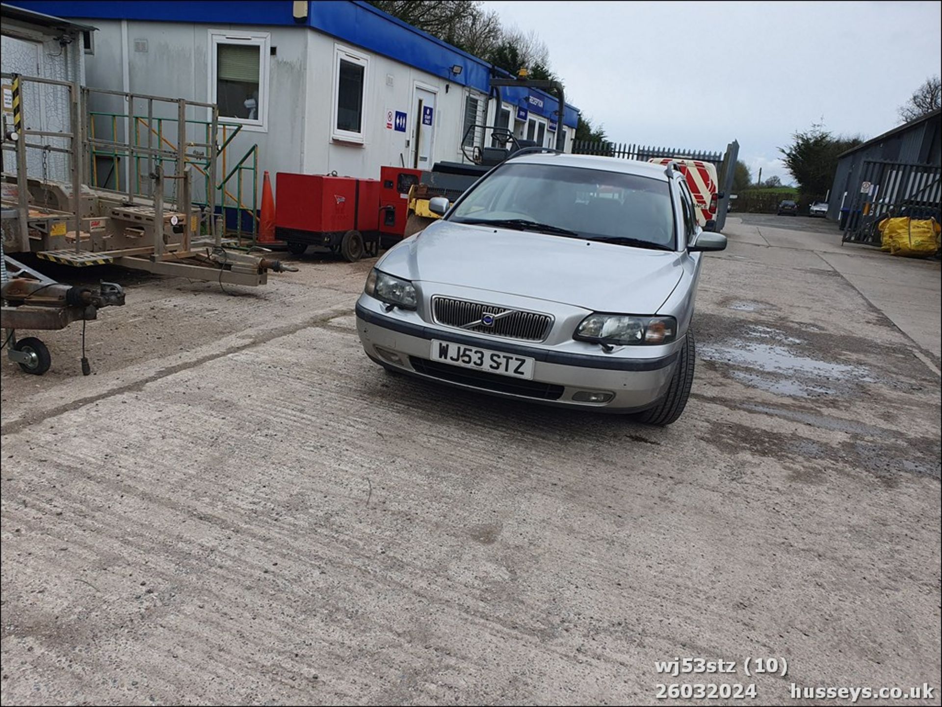 03/53 VOLVO V70 AWD SE T - 2521cc 5dr Estate (Silver, 149k) - Image 11 of 46