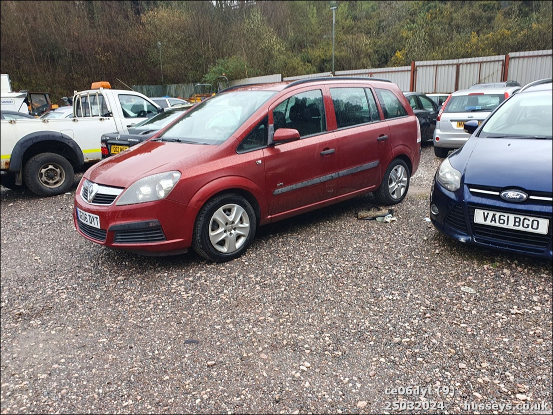 06/06 VAUXHALL ZAFIRA LIFE - 1598cc 5dr MPV (Red) - Image 10 of 42