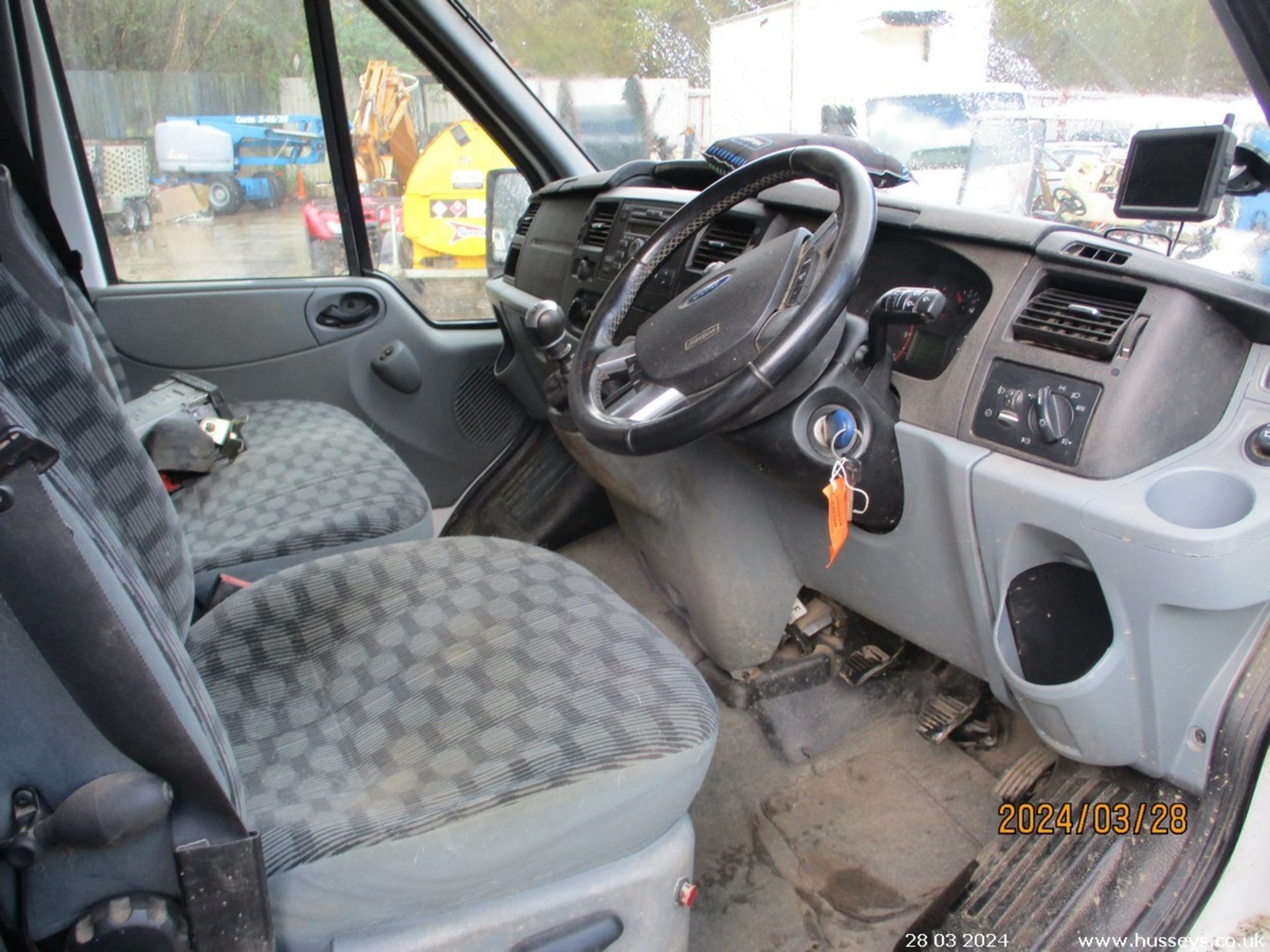 09/09 FORD TRANSIT 140 T350L AWD - 2402cc 5dr Van (White, 156k) - Image 16 of 20