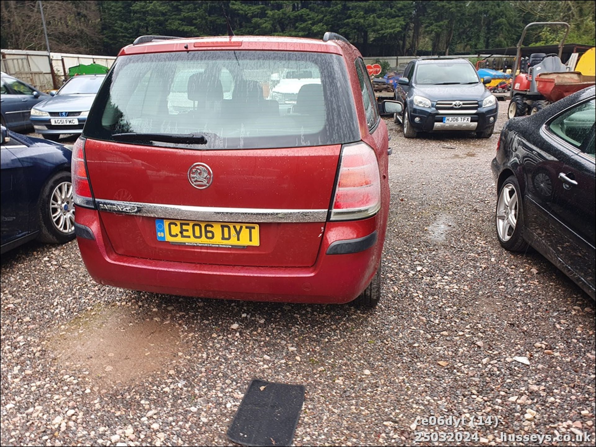 06/06 VAUXHALL ZAFIRA LIFE - 1598cc 5dr MPV (Red) - Image 15 of 42