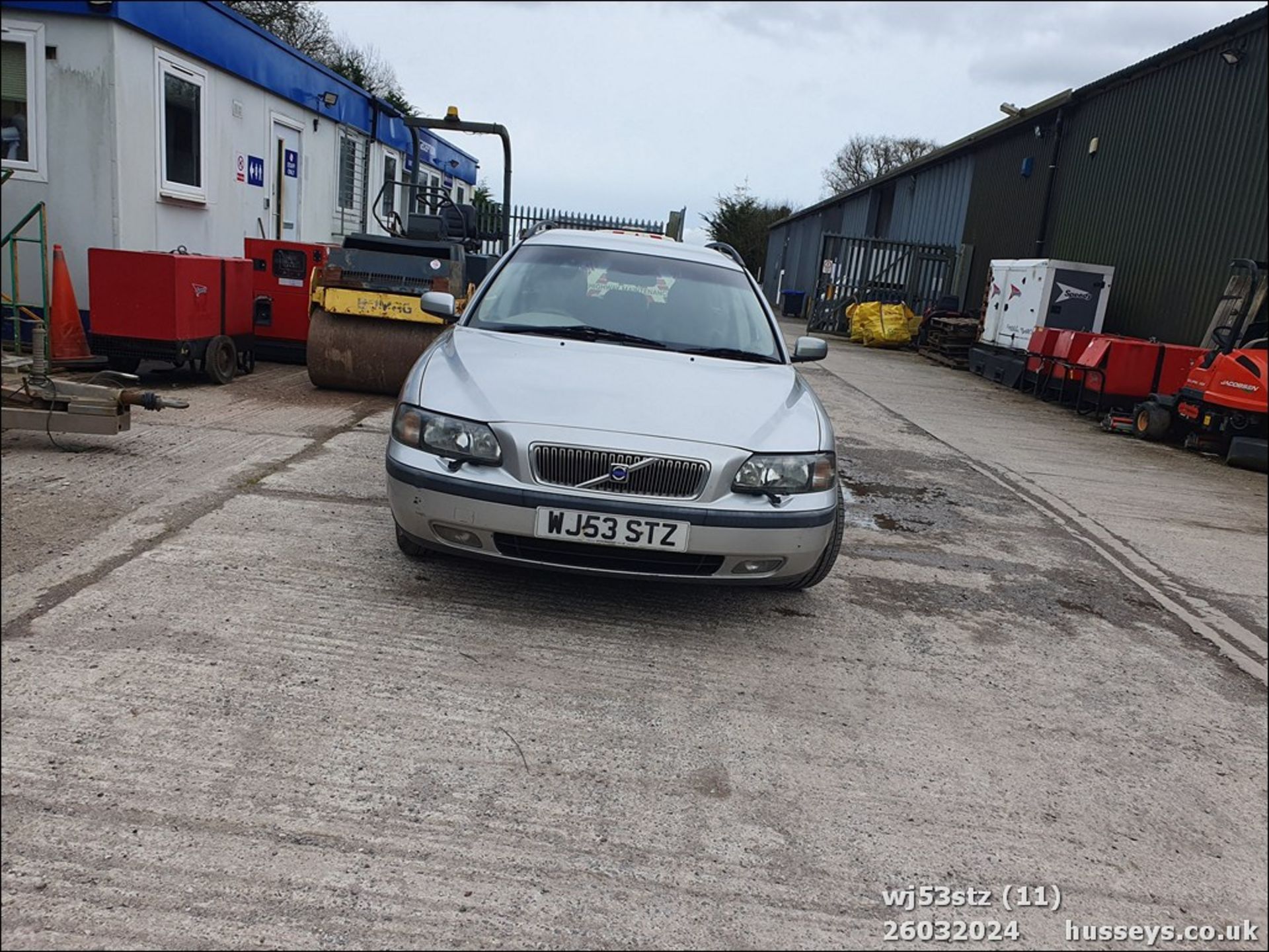 03/53 VOLVO V70 AWD SE T - 2521cc 5dr Estate (Silver, 149k) - Image 12 of 46