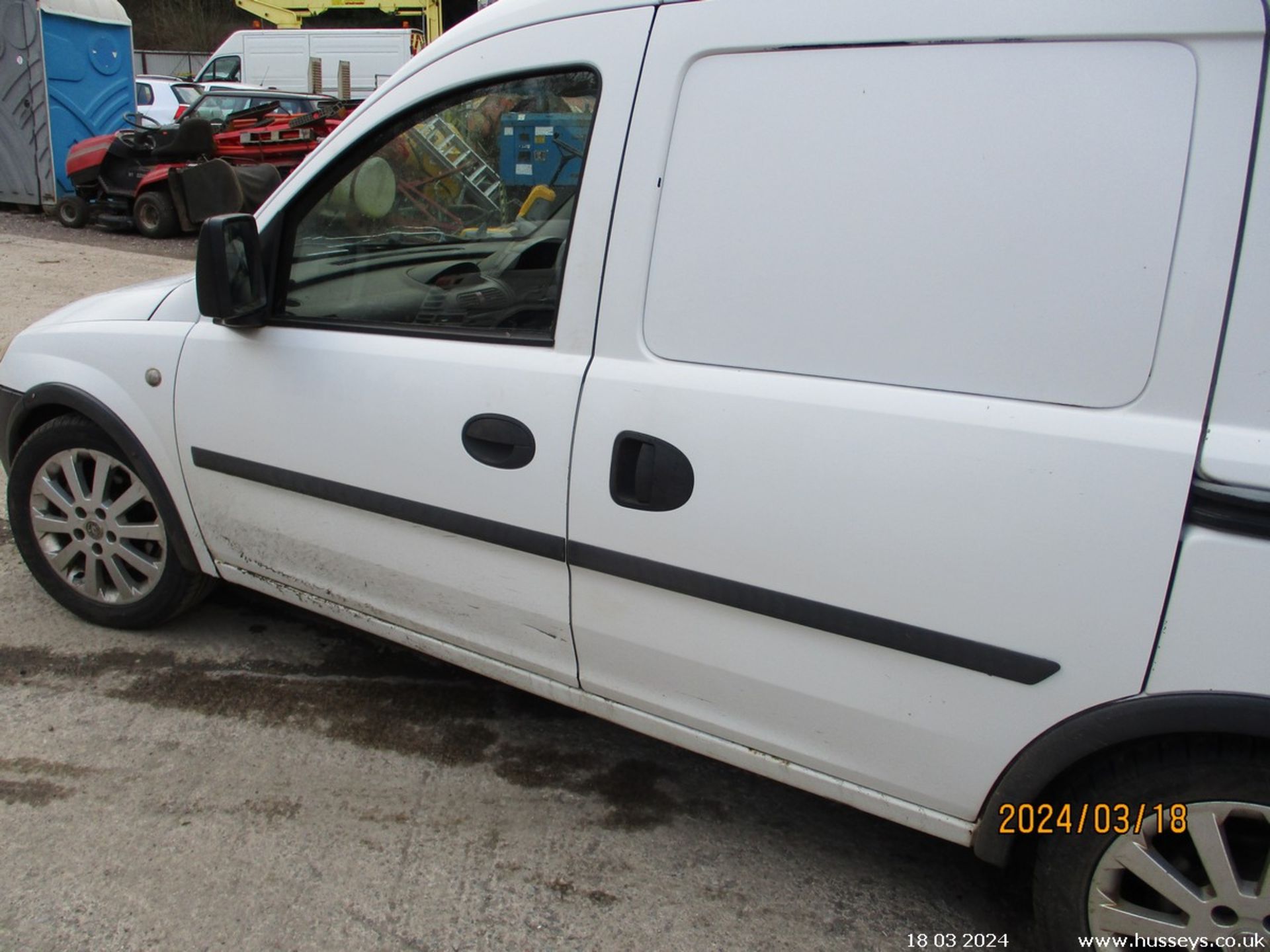 04/54 VAUXHALL COMBO 1700 CDTI 16V - 1686cc 4dr Van (White, 119k) - Image 17 of 26