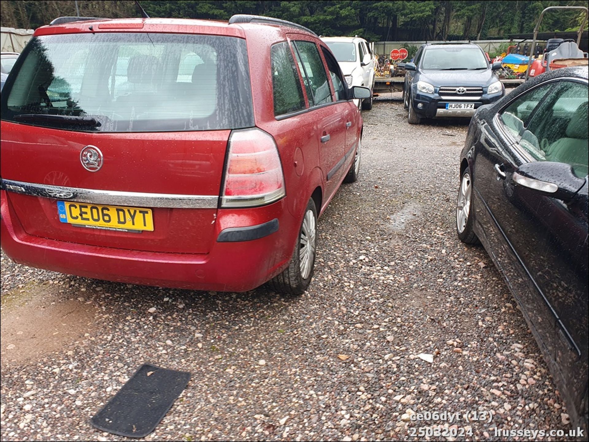 06/06 VAUXHALL ZAFIRA LIFE - 1598cc 5dr MPV (Red) - Image 14 of 42