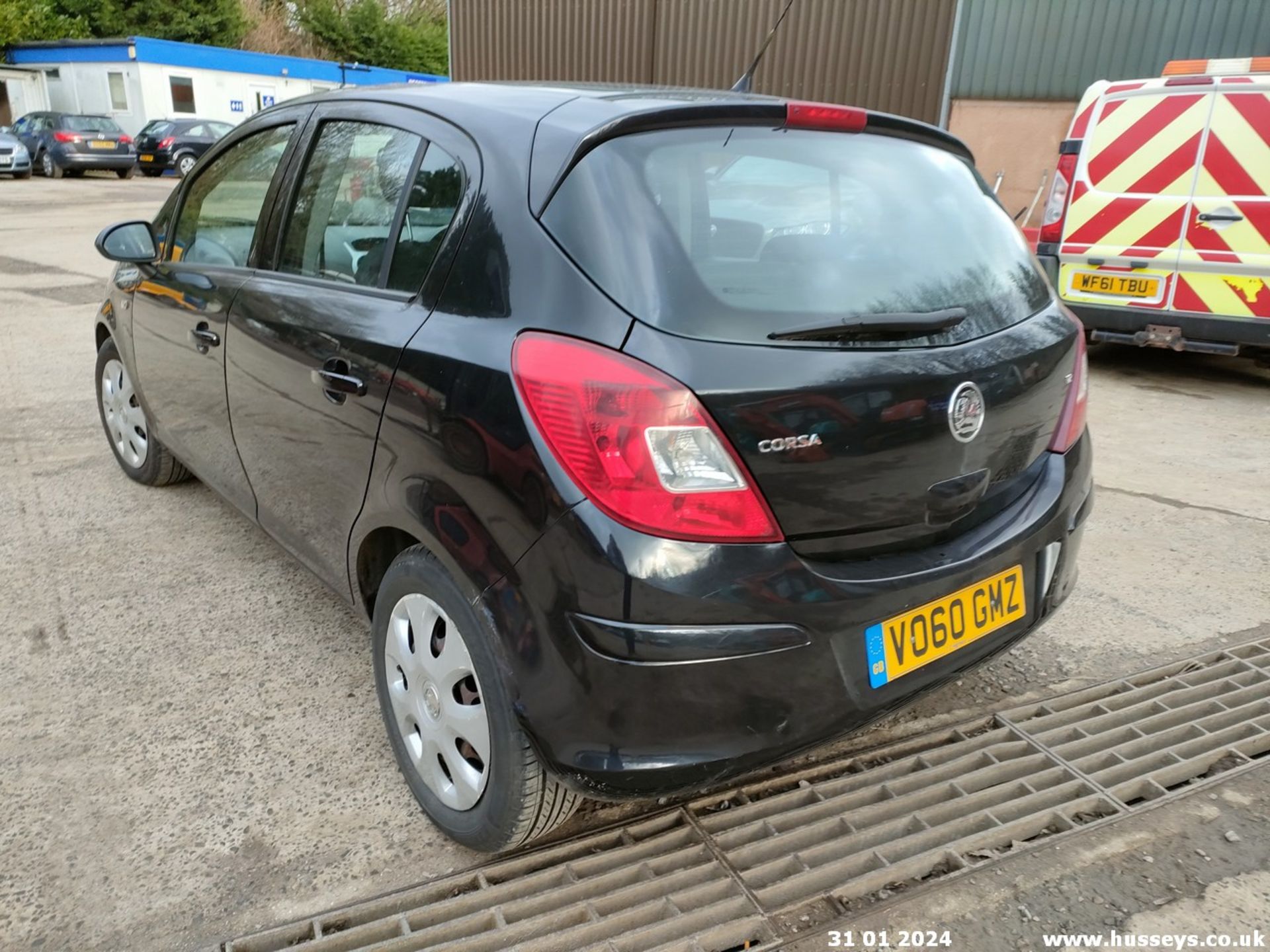 10/60 VAUXHALL CORSA EXCLUSIV - 1229cc 5dr Hatchback (Black, 124k) - Image 19 of 45