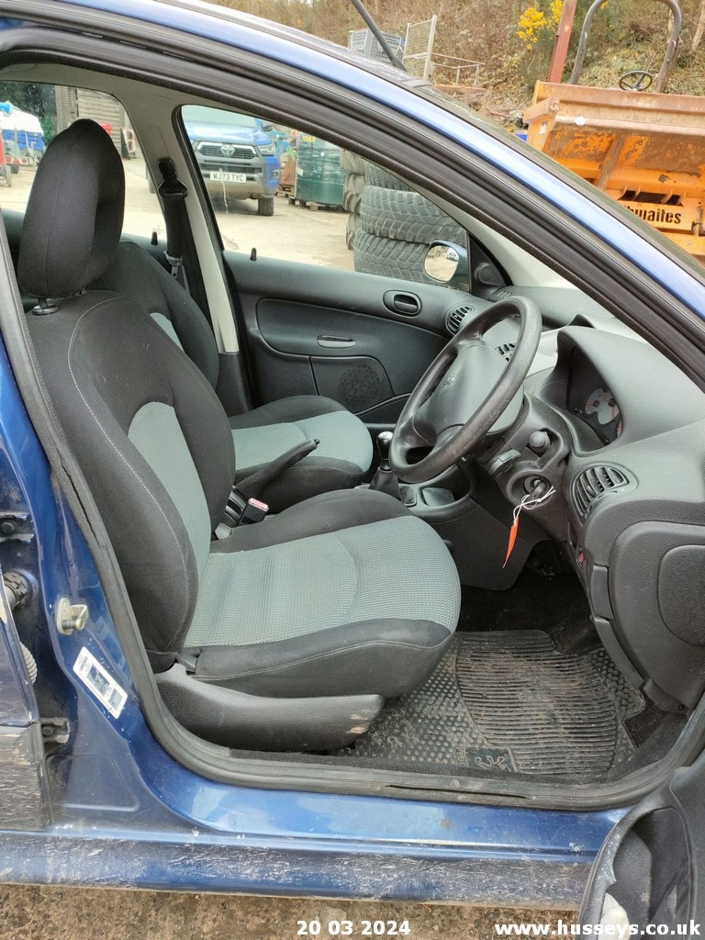 05/05 PEUGEOT 206 S - 1360cc 5dr Hatchback (Blue) - Image 51 of 63