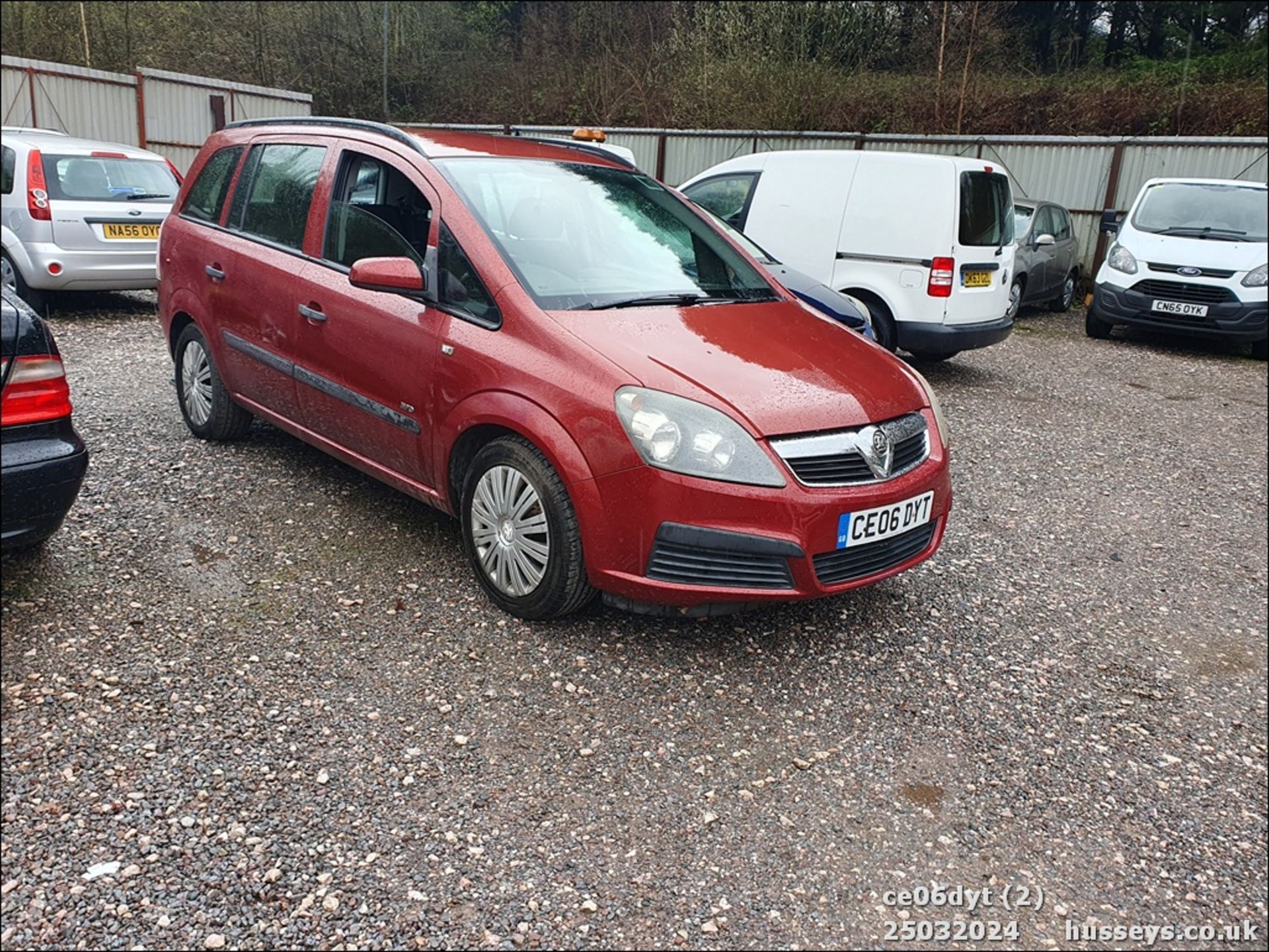 06/06 VAUXHALL ZAFIRA LIFE - 1598cc 5dr MPV (Red) - Image 3 of 42