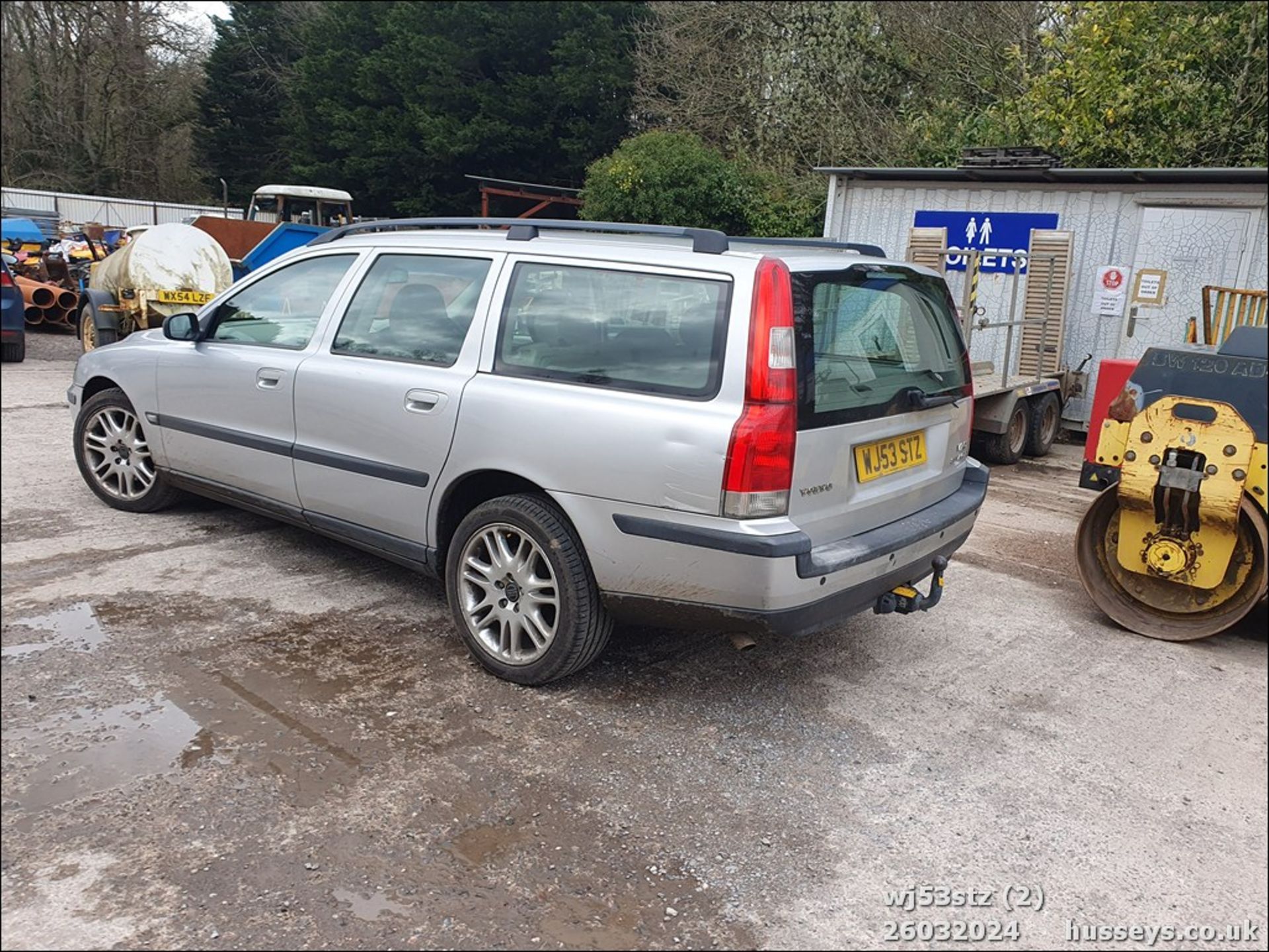 03/53 VOLVO V70 AWD SE T - 2521cc 5dr Estate (Silver, 149k) - Image 3 of 46