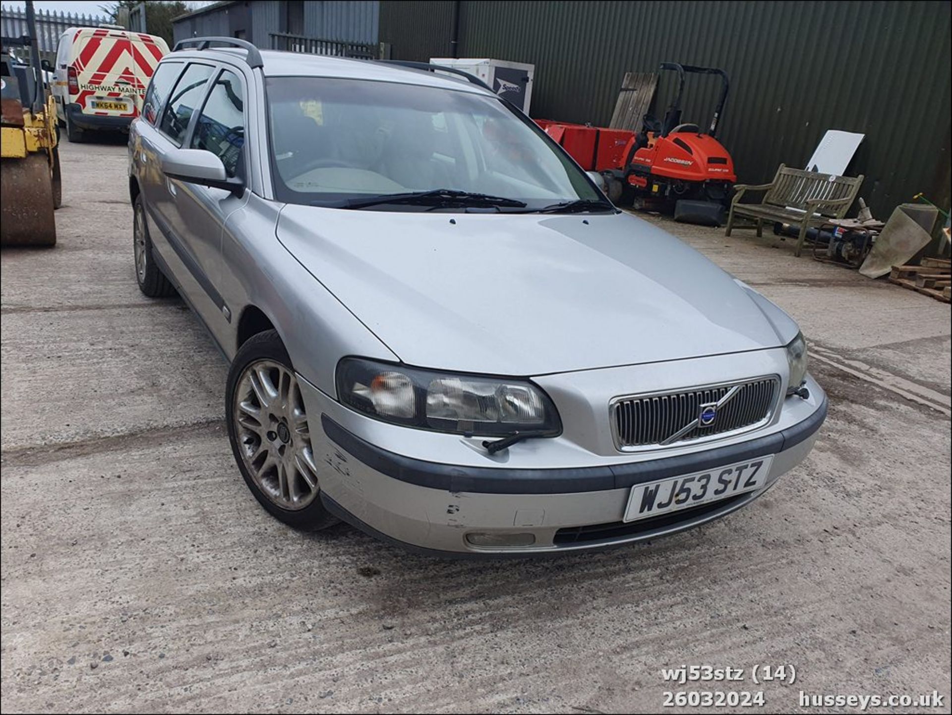 03/53 VOLVO V70 AWD SE T - 2521cc 5dr Estate (Silver, 149k) - Image 15 of 46