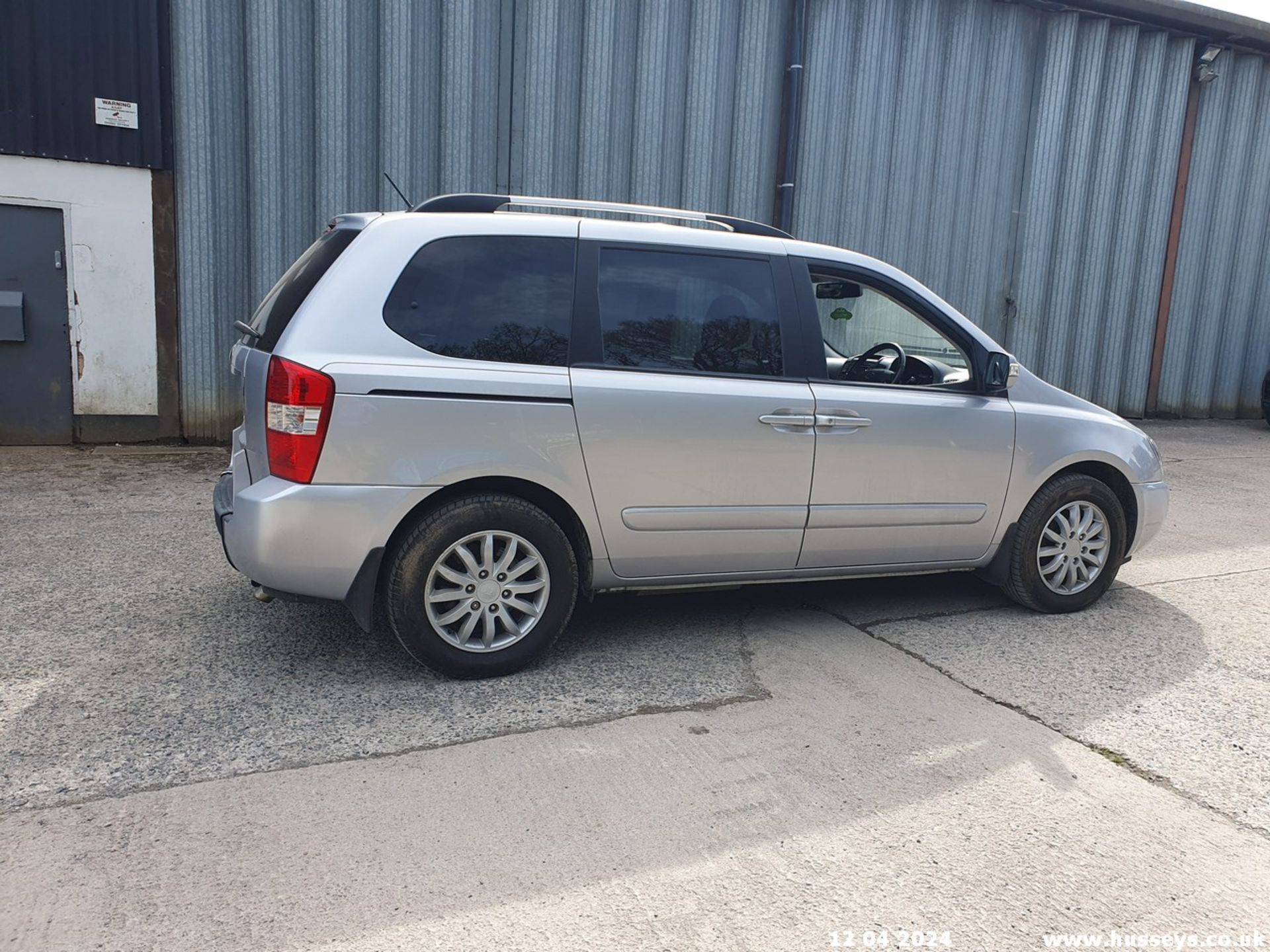 11/11 KIA SEDONA 3 BROTHERWOOD UPFRONT WHEELCHAIR ACCESS AUTO - 2199cc 5dr MPV (Silver, 60k) - Image 8 of 62