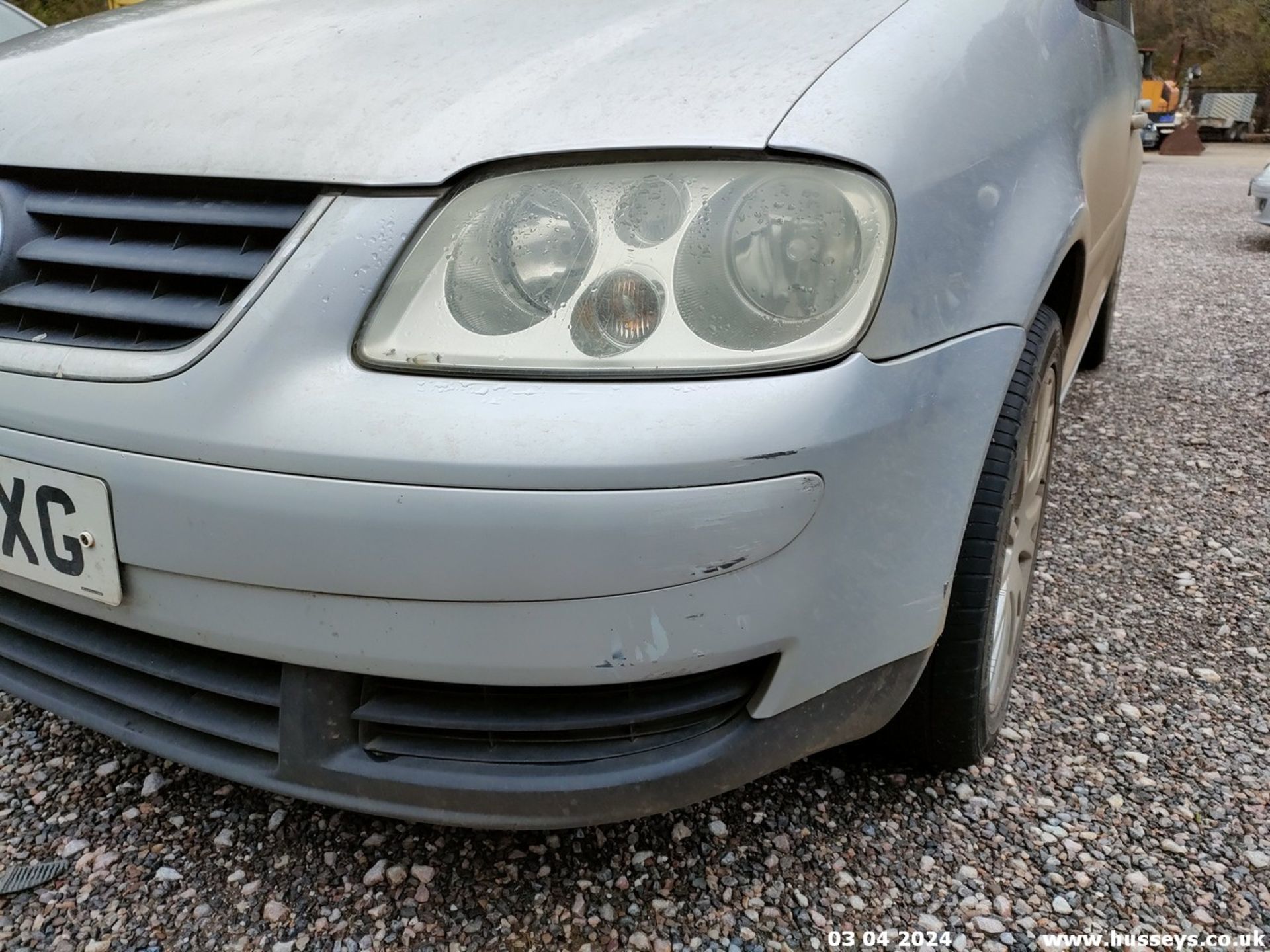 04/04 VOLKSWAGEN TOURAN SE TDI - 1896cc 5dr MPV (Silver) - Image 12 of 55