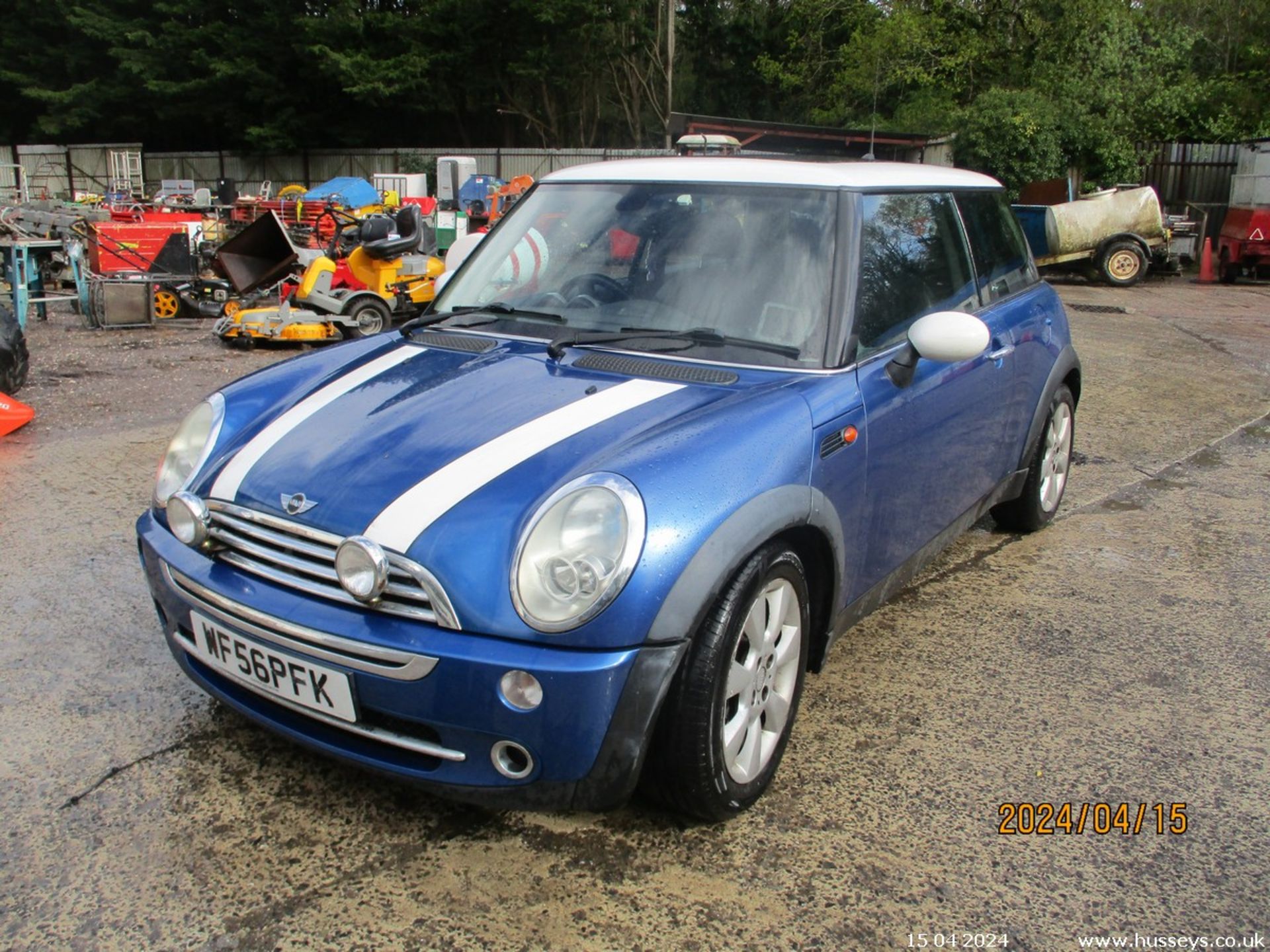 06/56 MINI MINI COOPER - 1598cc 3dr Hatchback (Blue) - Image 4 of 40