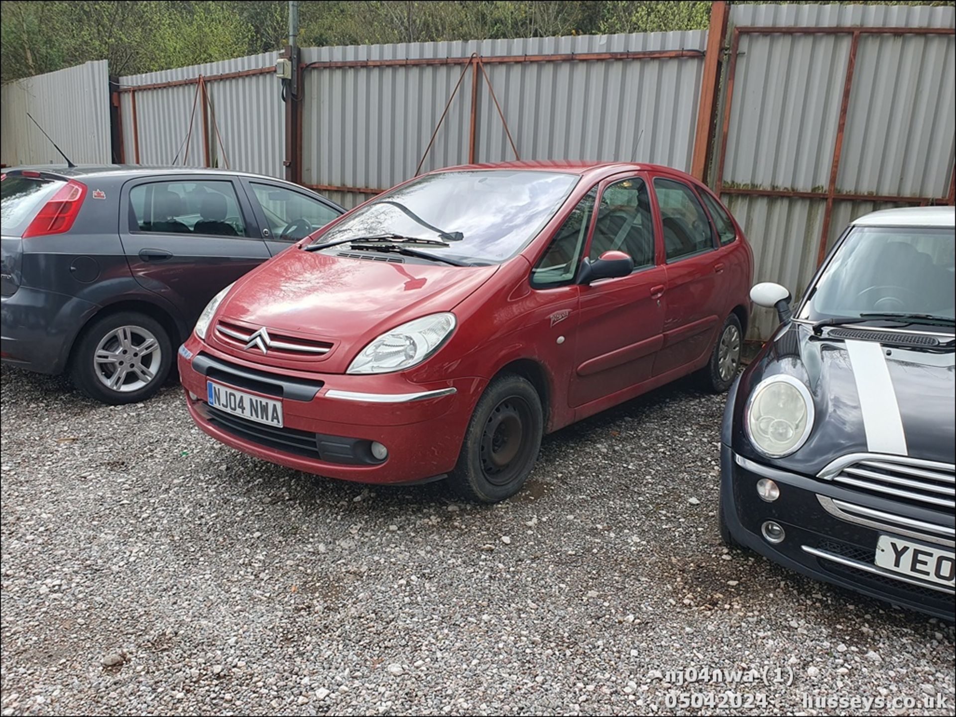 04/04 CITROEN XSARA PICASSO DESIRE 2HDI - 1997cc 5dr MPV (Red, 76k) - Image 2 of 23