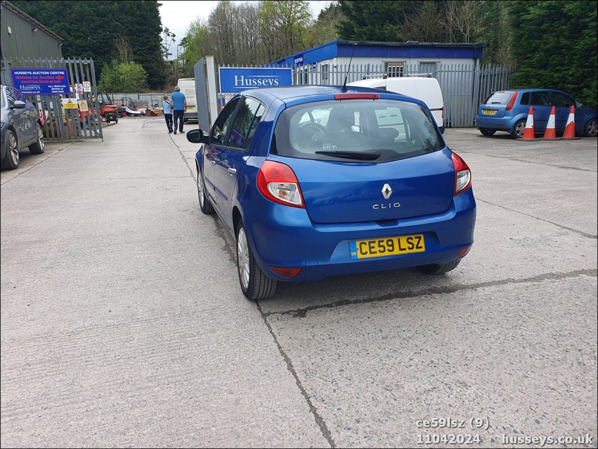 09/59 RENAULT CLIO DYNAMIQUE DCI - 1461cc 5dr Hatchback (Blue, 126k) - Image 10 of 47