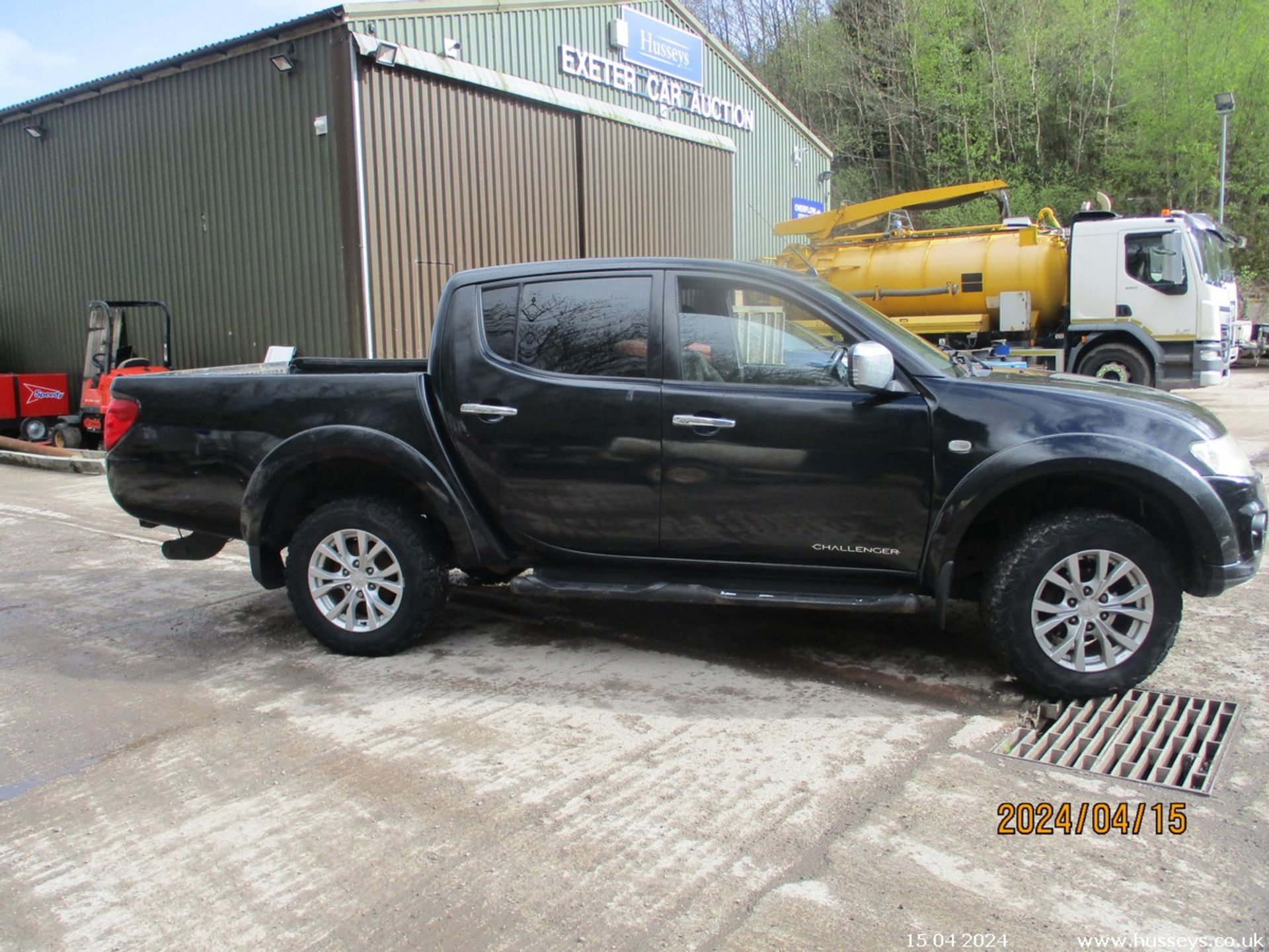 15/15 MITSUBISHI L200 CHALLENGER LB DCB DI - 2477cc 4dr 4x4 (Black) - Image 3 of 23