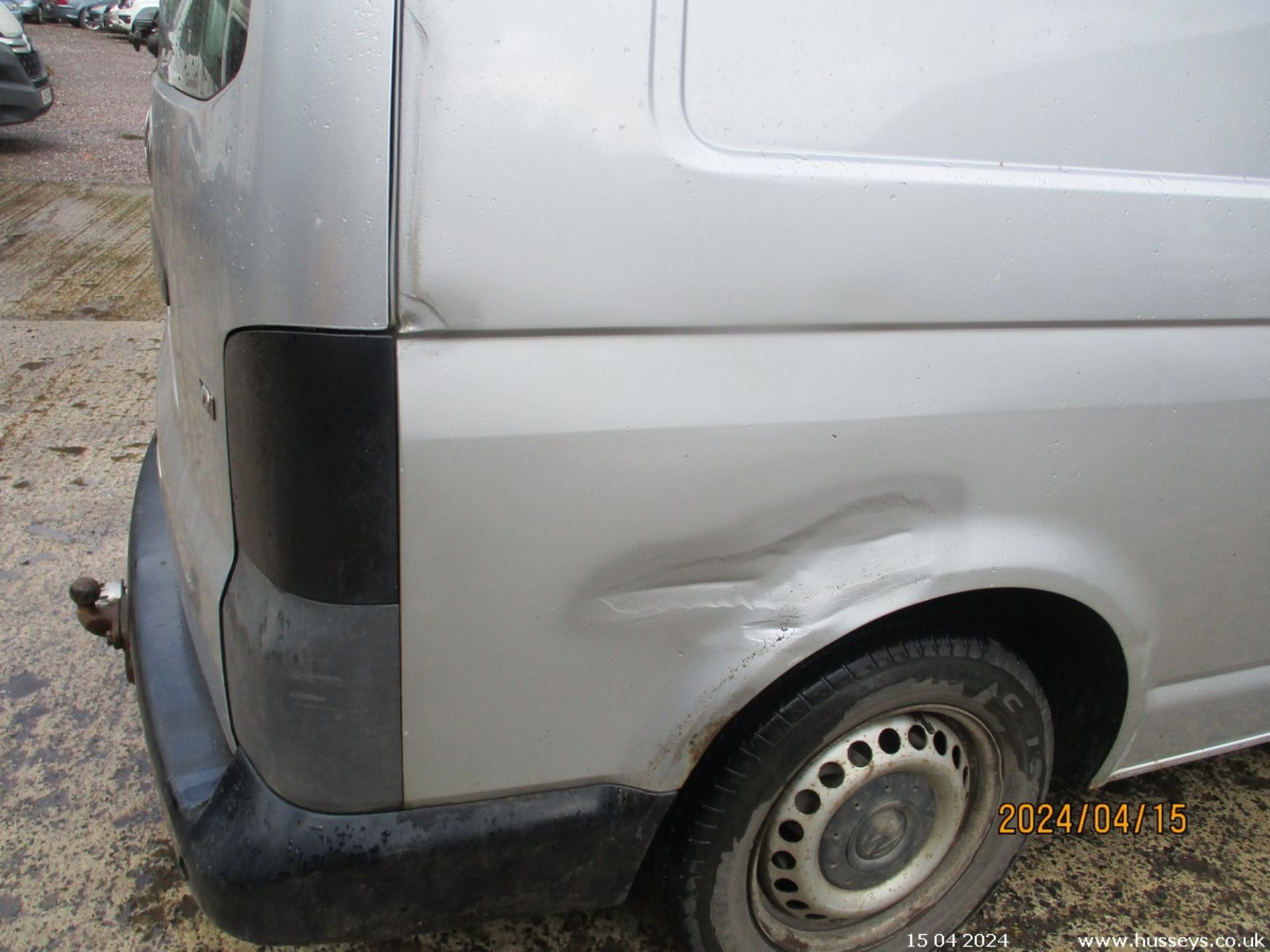 06/06 VOLKSWAGEN TRANSPORTER T30 130 TDI LWB - 2460cc Van (Silver) - Image 11 of 38