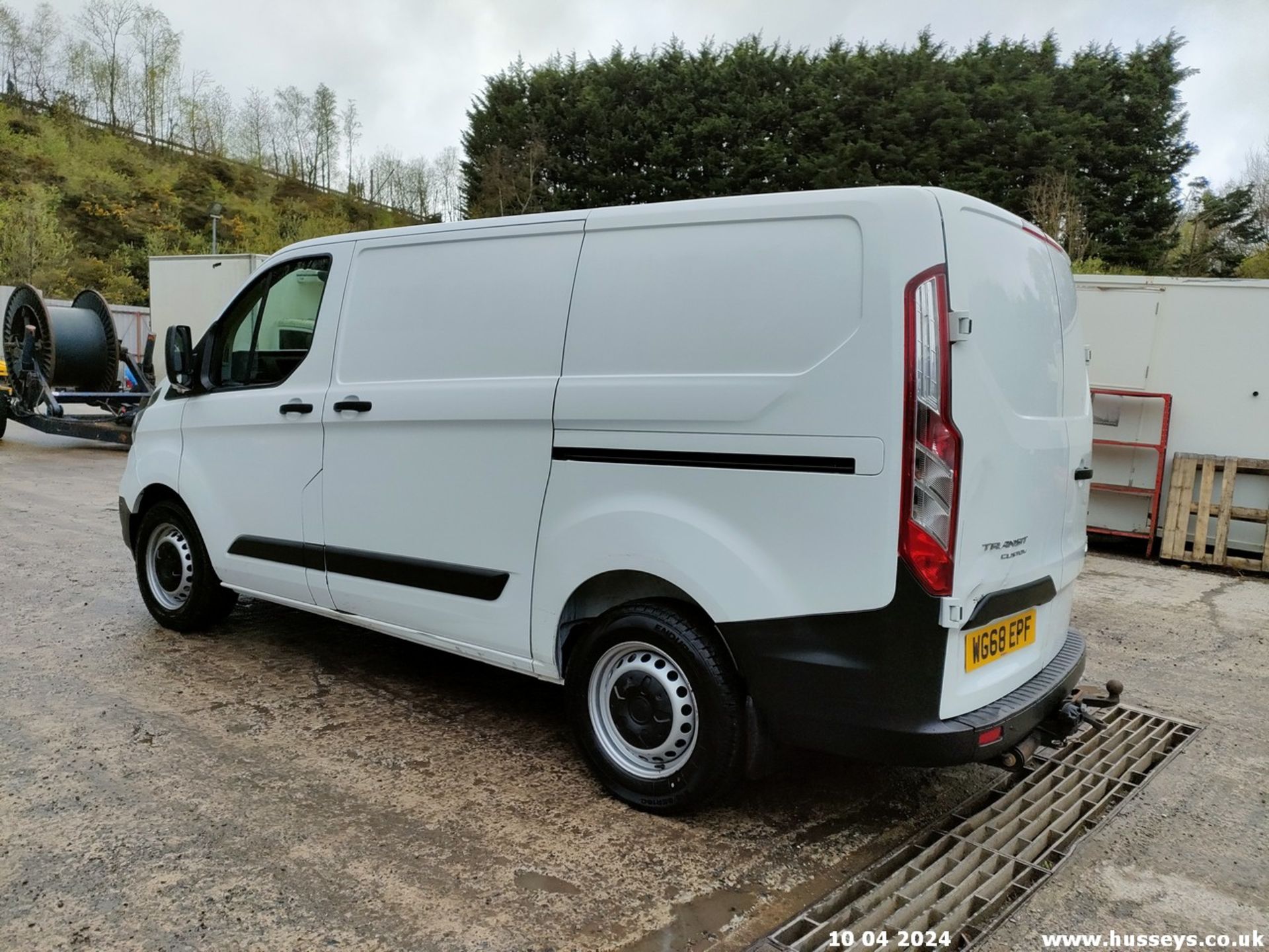 18/68 FORD TRANSIT CUSTOM 340 BASE - 1995cc 5dr Van (White, 61k) - Image 20 of 65