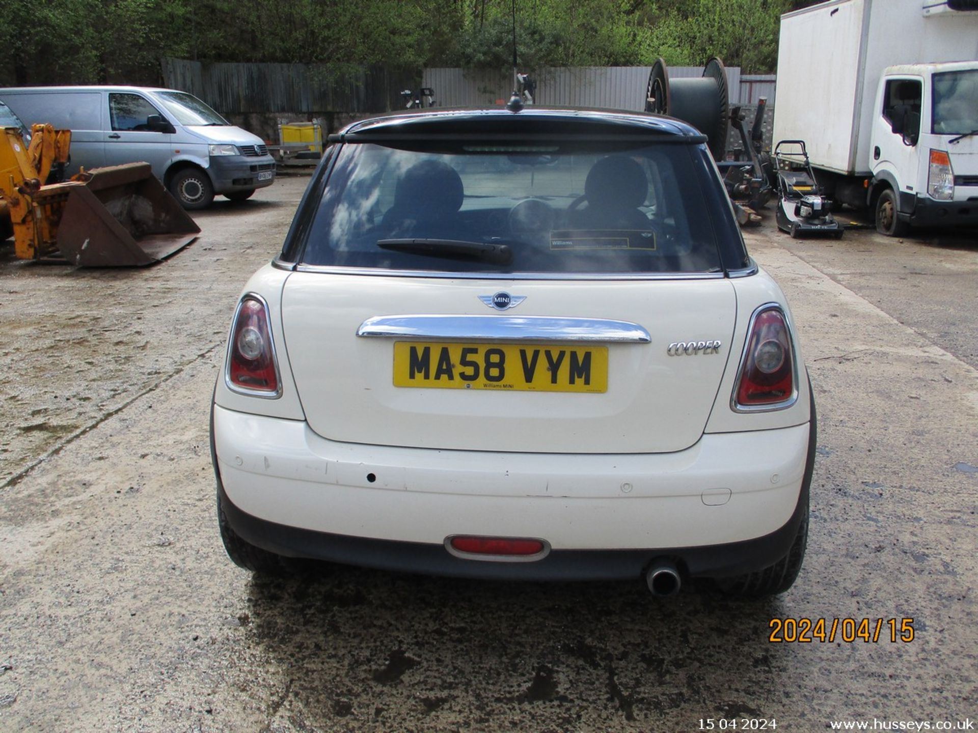 08/58 MINI COOPER - 1598cc 3dr Hatchback (White, 136k) - Image 5 of 18