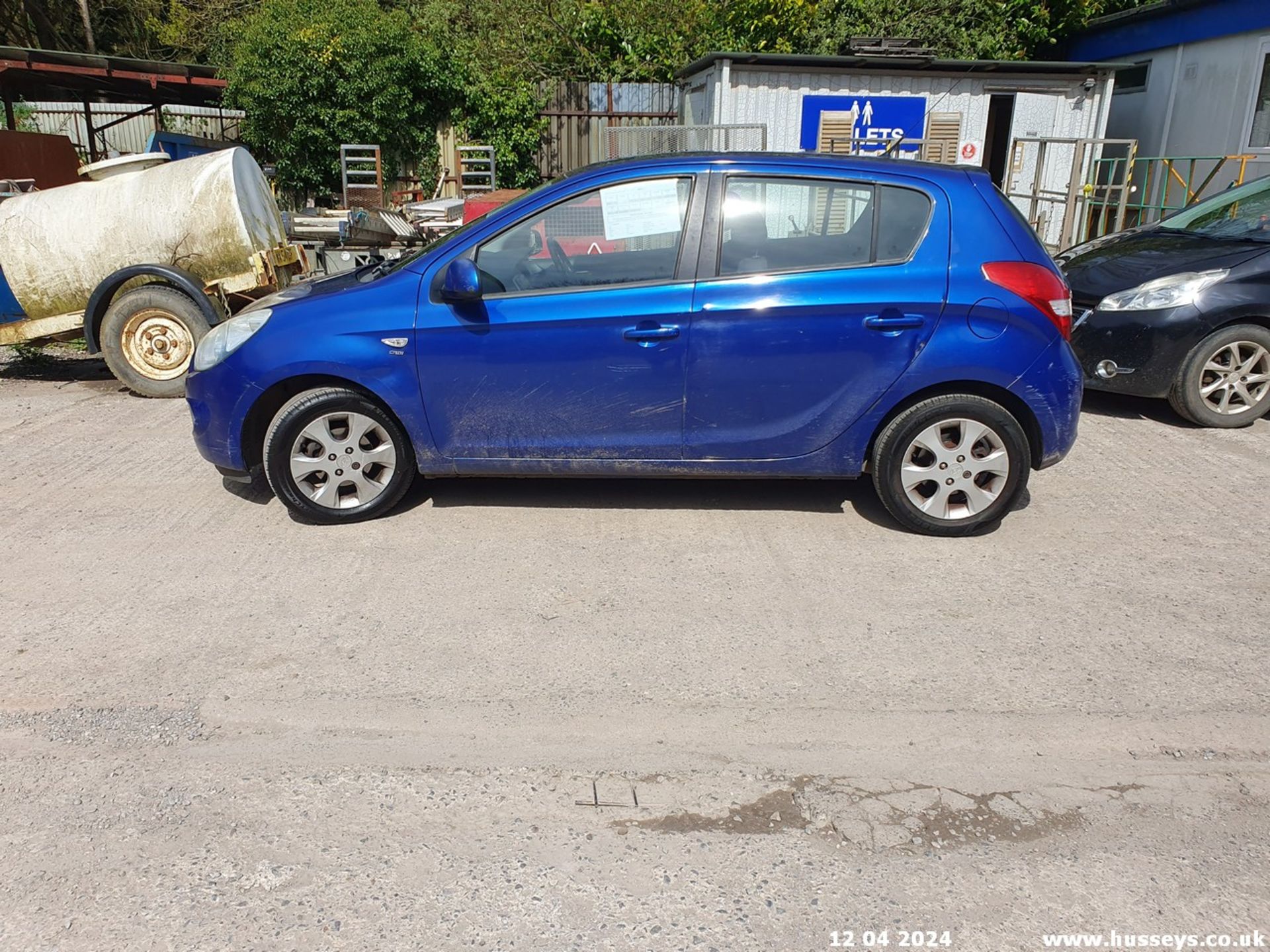 09/59 HYUNDAI I20 COMFORT CRDI - 1396cc 5dr Hatchback (Blue, 139k) - Image 9 of 60