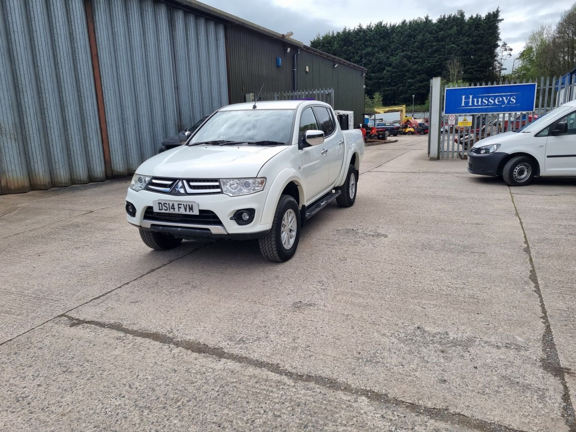 14/14 MITSUBISHI L200 TROJAN DCB DI-D 4X4 - 2477cc 4dr Pickup (White, 73k) - Image 11 of 44