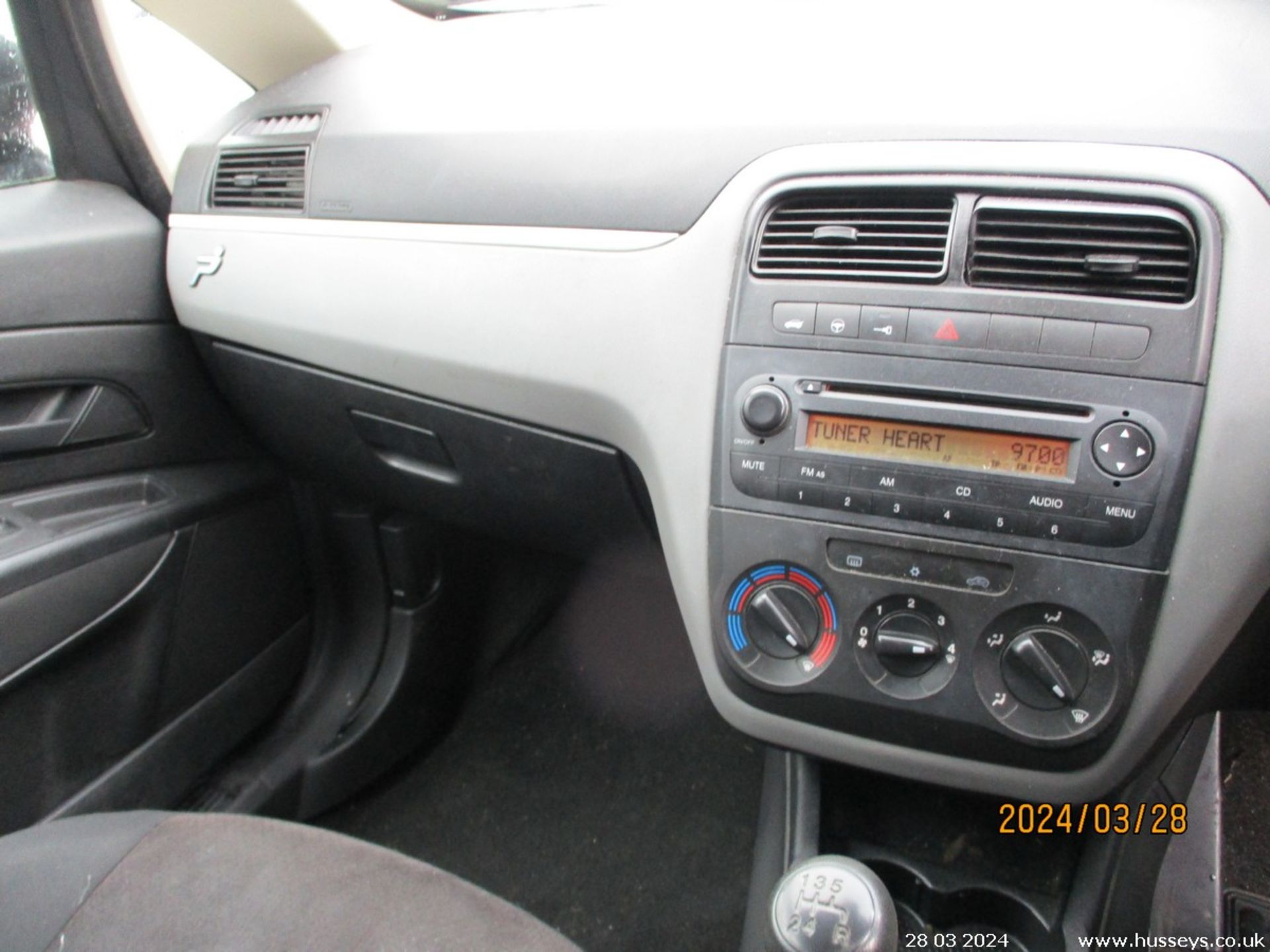 08/58 FIAT GRAND PUNTO ACTIVE 360 - 1242cc 5dr Hatchback (Grey, 97k) - Image 16 of 17
