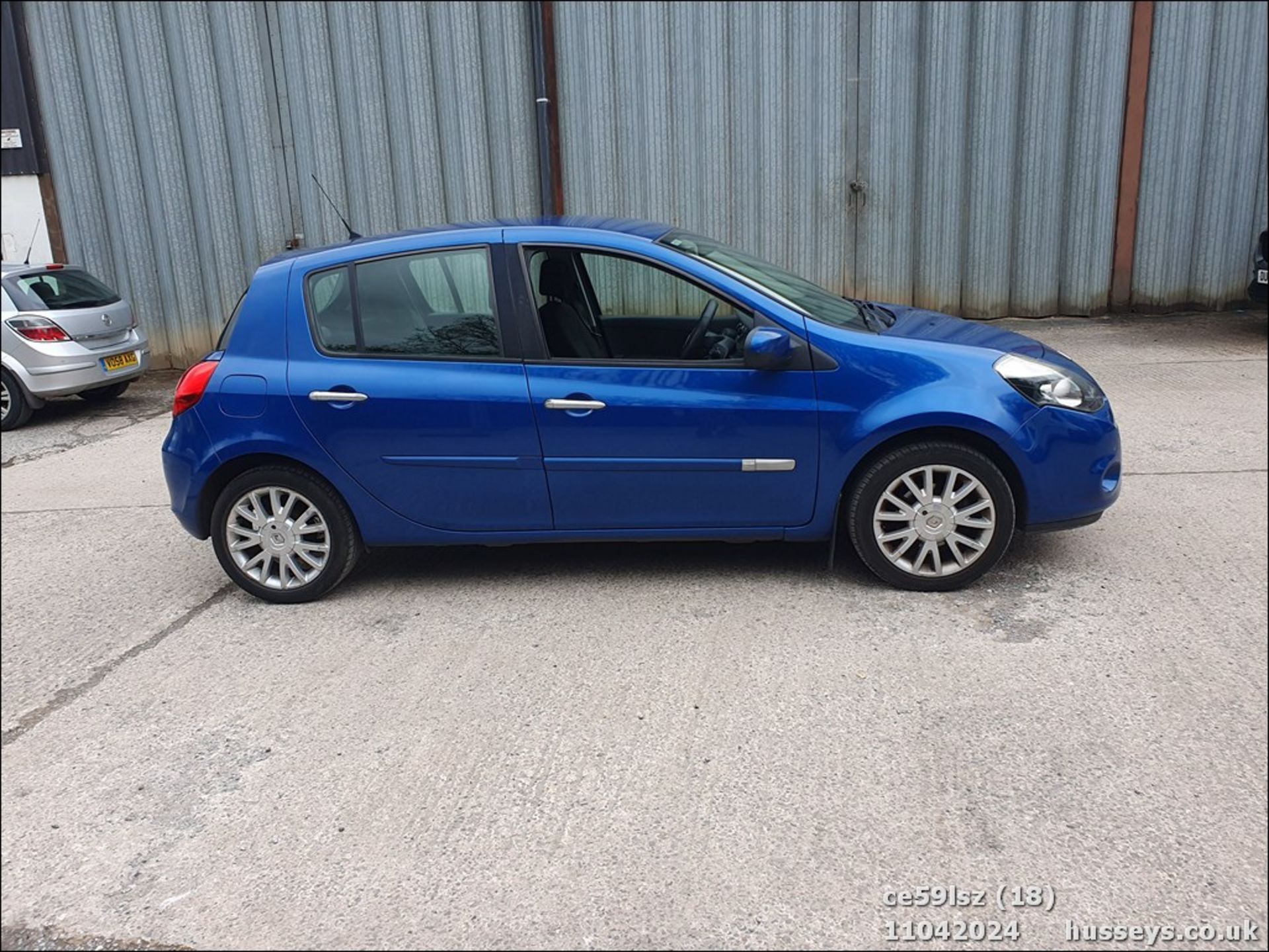 09/59 RENAULT CLIO DYNAMIQUE DCI - 1461cc 5dr Hatchback (Blue, 126k) - Image 19 of 47