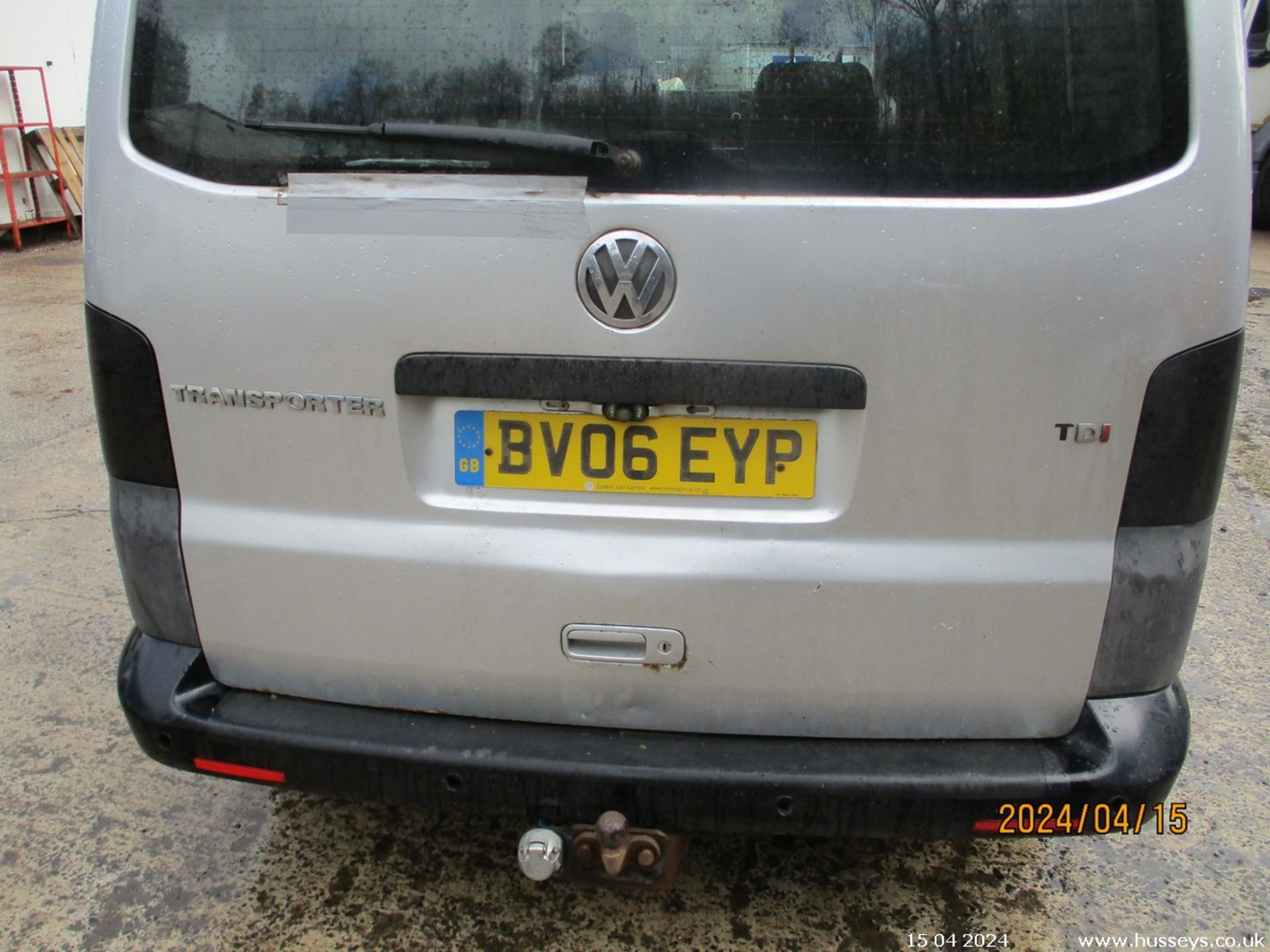 06/06 VOLKSWAGEN TRANSPORTER T30 130 TDI LWB - 2460cc Van (Silver) - Image 12 of 38