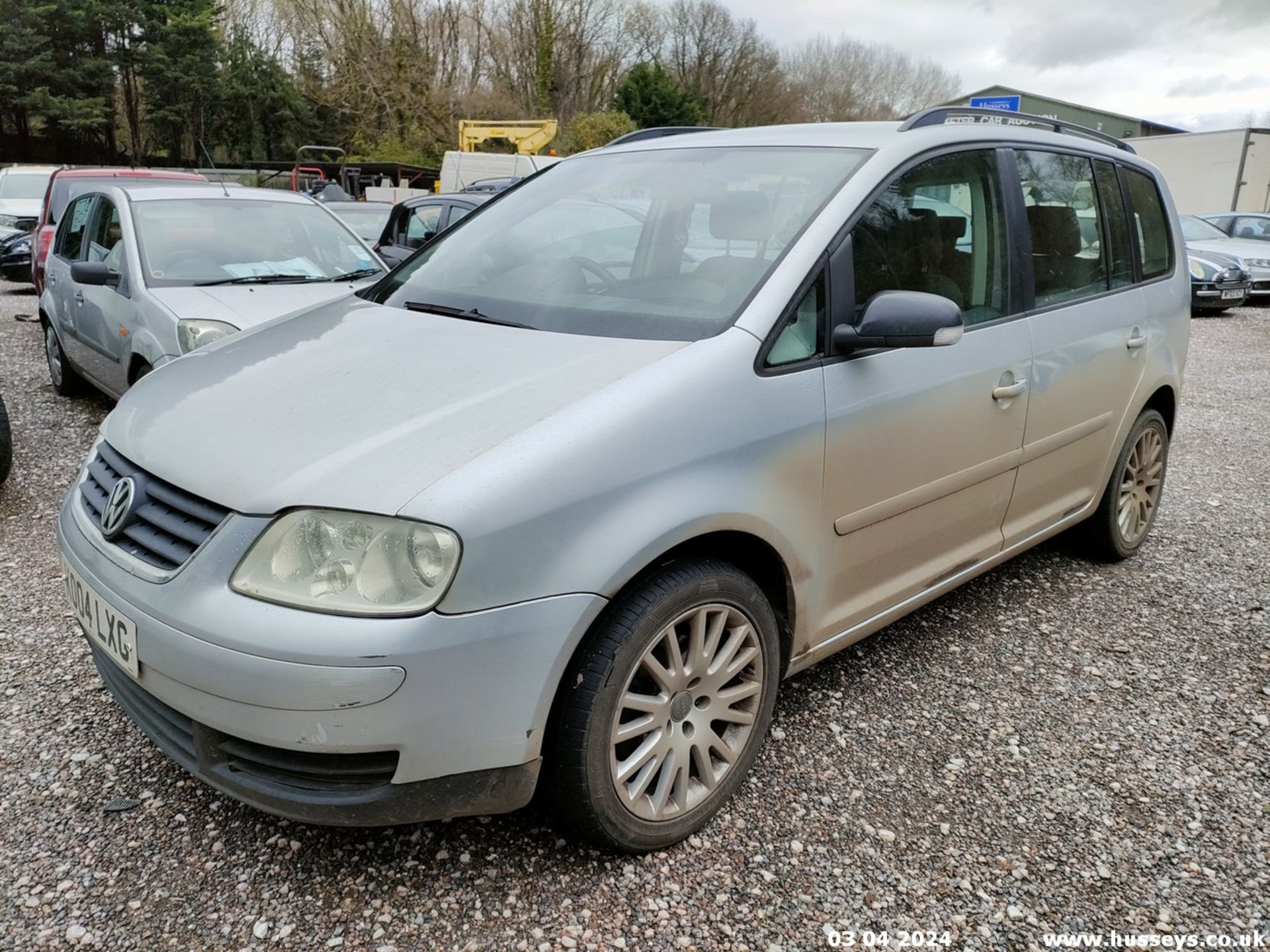 04/04 VOLKSWAGEN TOURAN SE TDI - 1896cc 5dr MPV (Silver) - Image 15 of 55