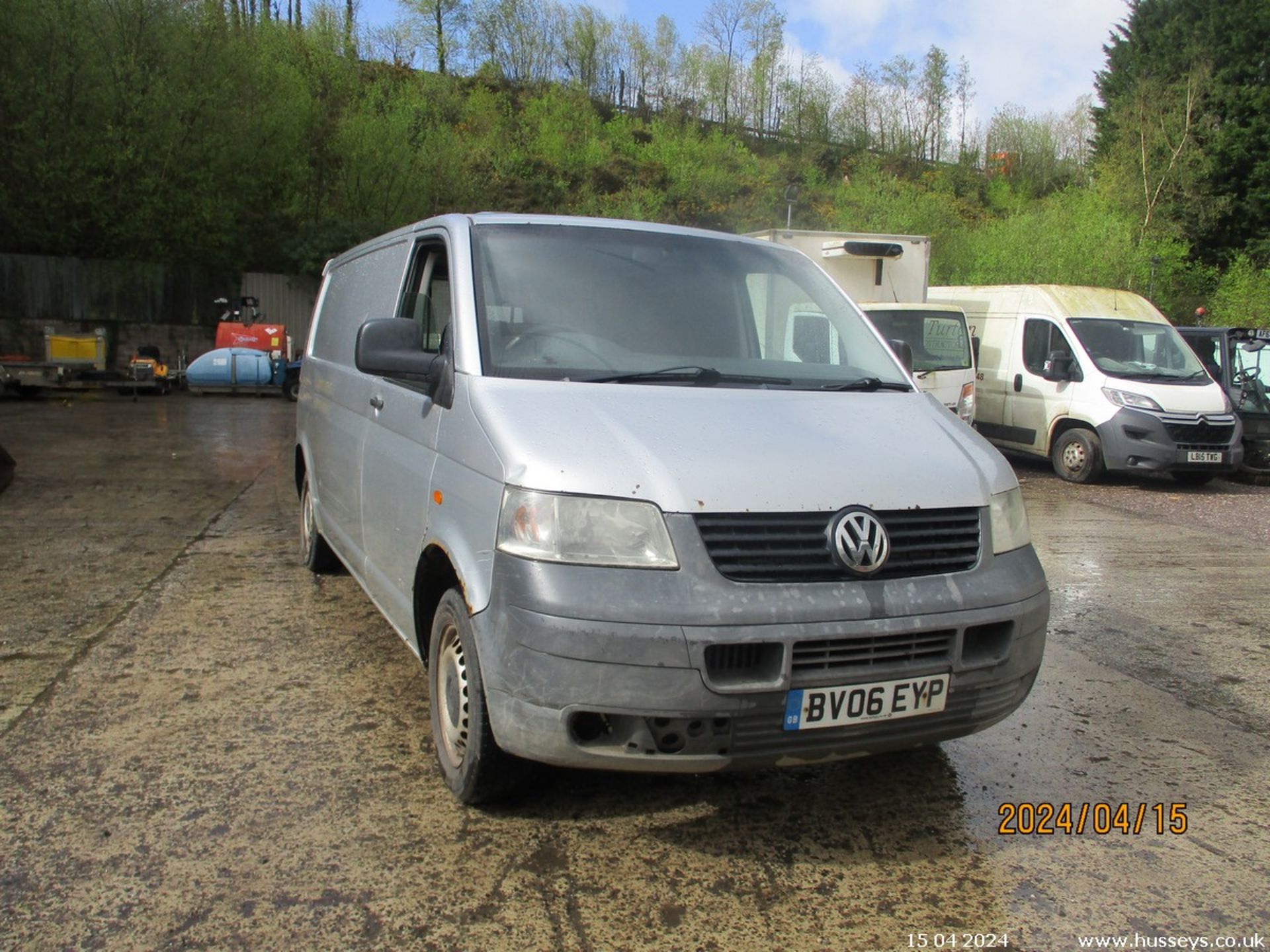 06/06 VOLKSWAGEN TRANSPORTER T30 130 TDI LWB - 2460cc Van (Silver) - Image 33 of 38