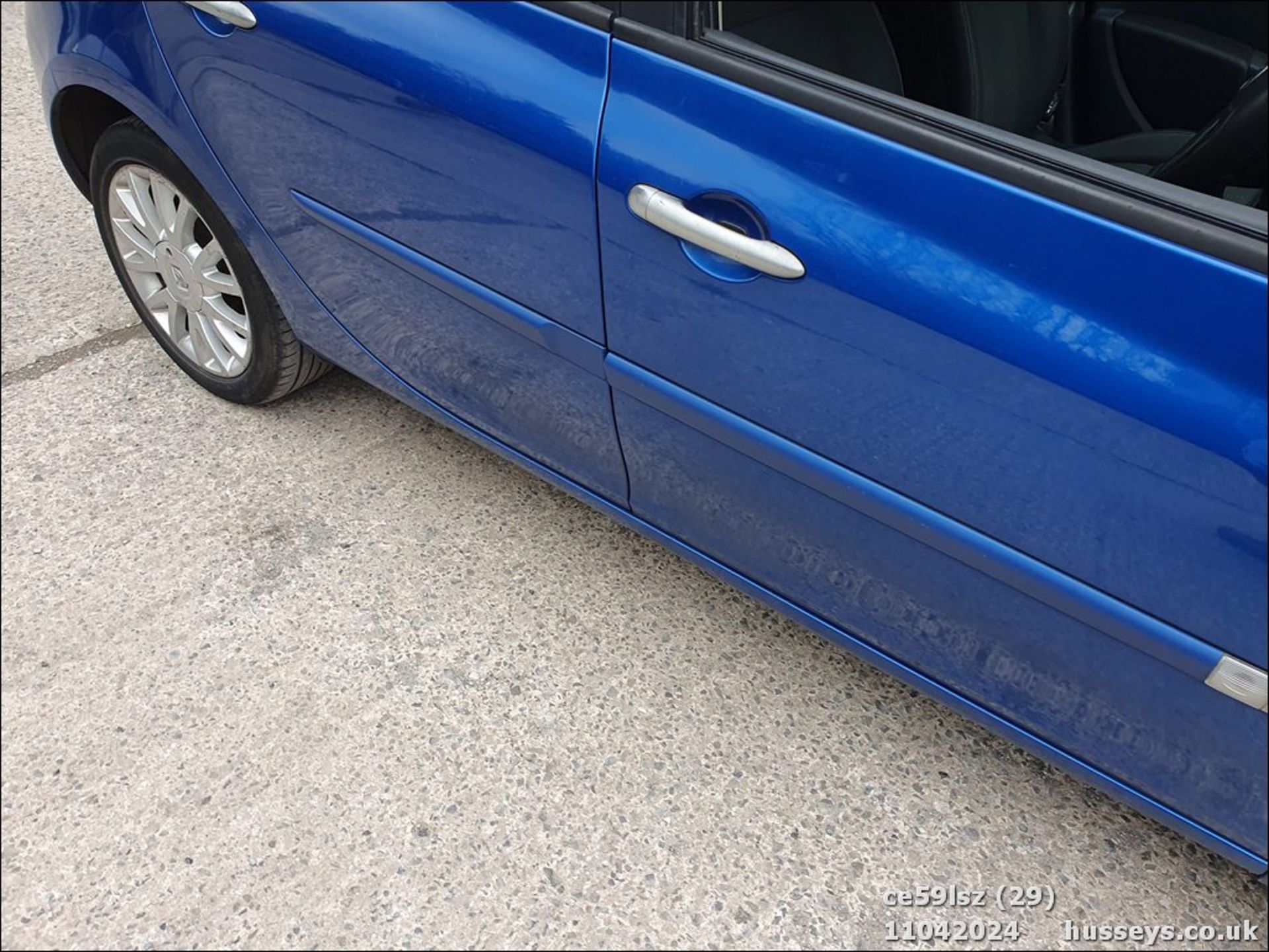 09/59 RENAULT CLIO DYNAMIQUE DCI - 1461cc 5dr Hatchback (Blue, 126k) - Image 30 of 47