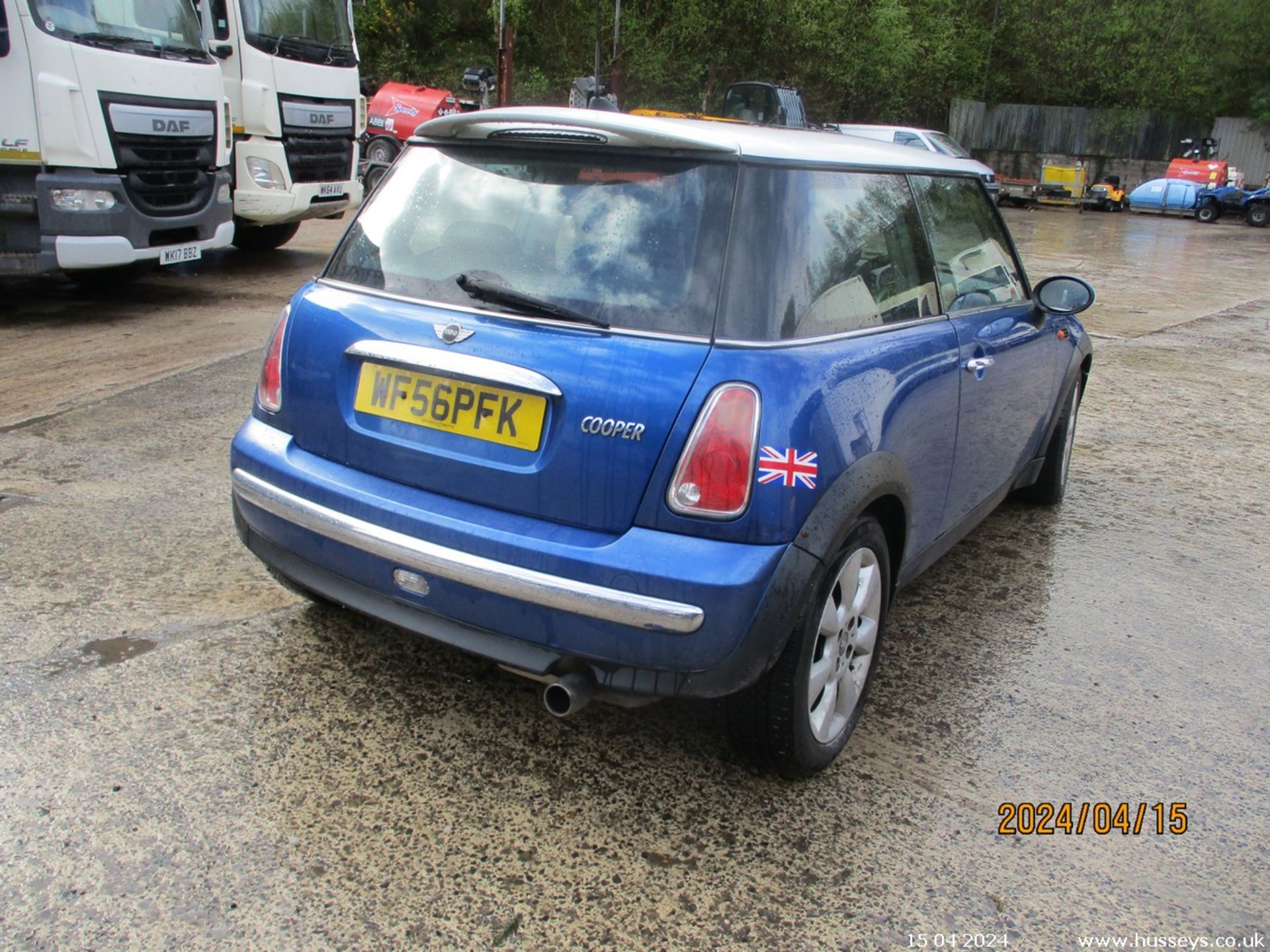 06/56 MINI MINI COOPER - 1598cc 3dr Hatchback (Blue) - Image 8 of 40